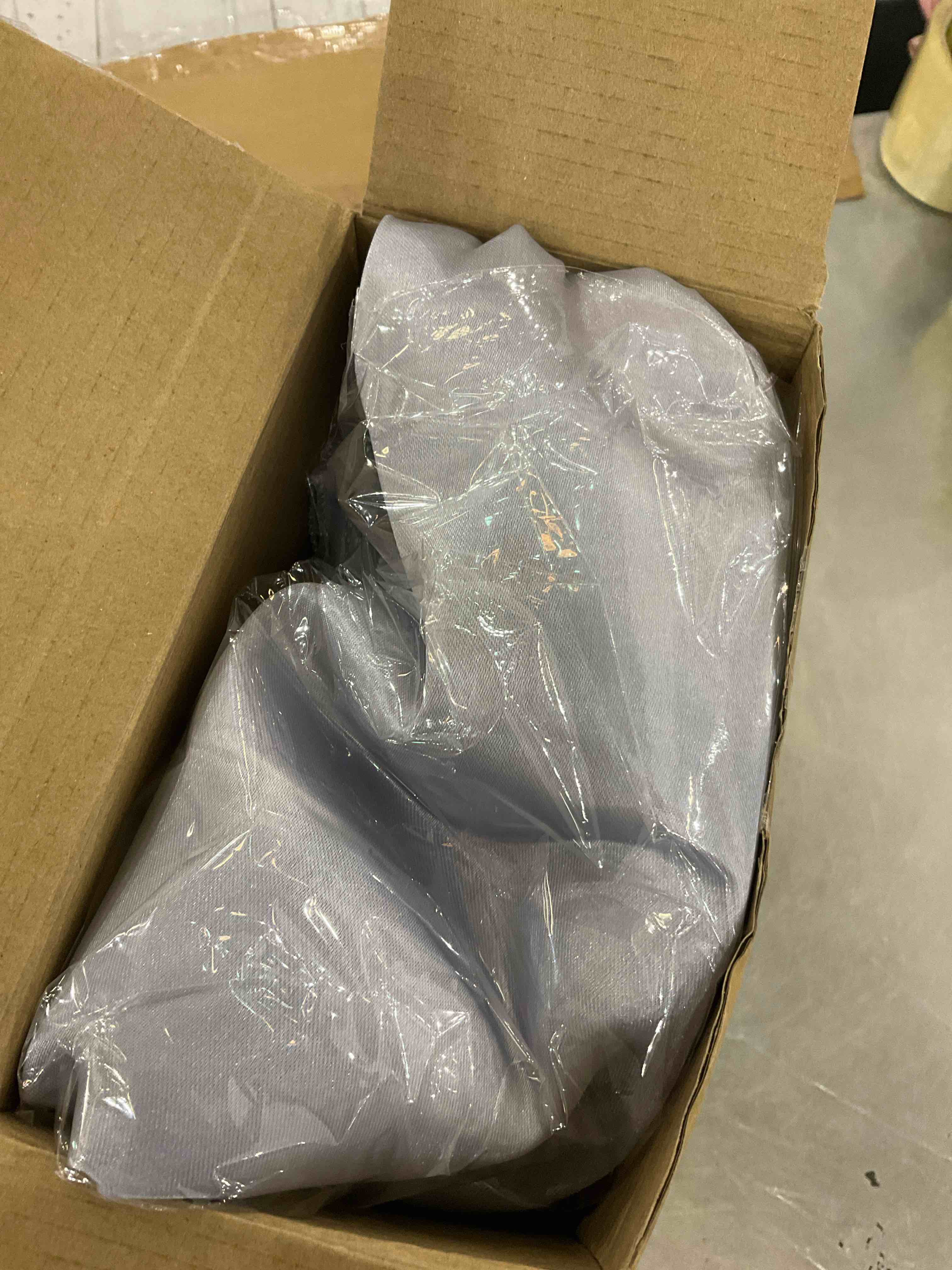 https://s3.amazonaws.com/lotting-images-prod/BargainHunt/EXS01242301_1711378436670.jpeg