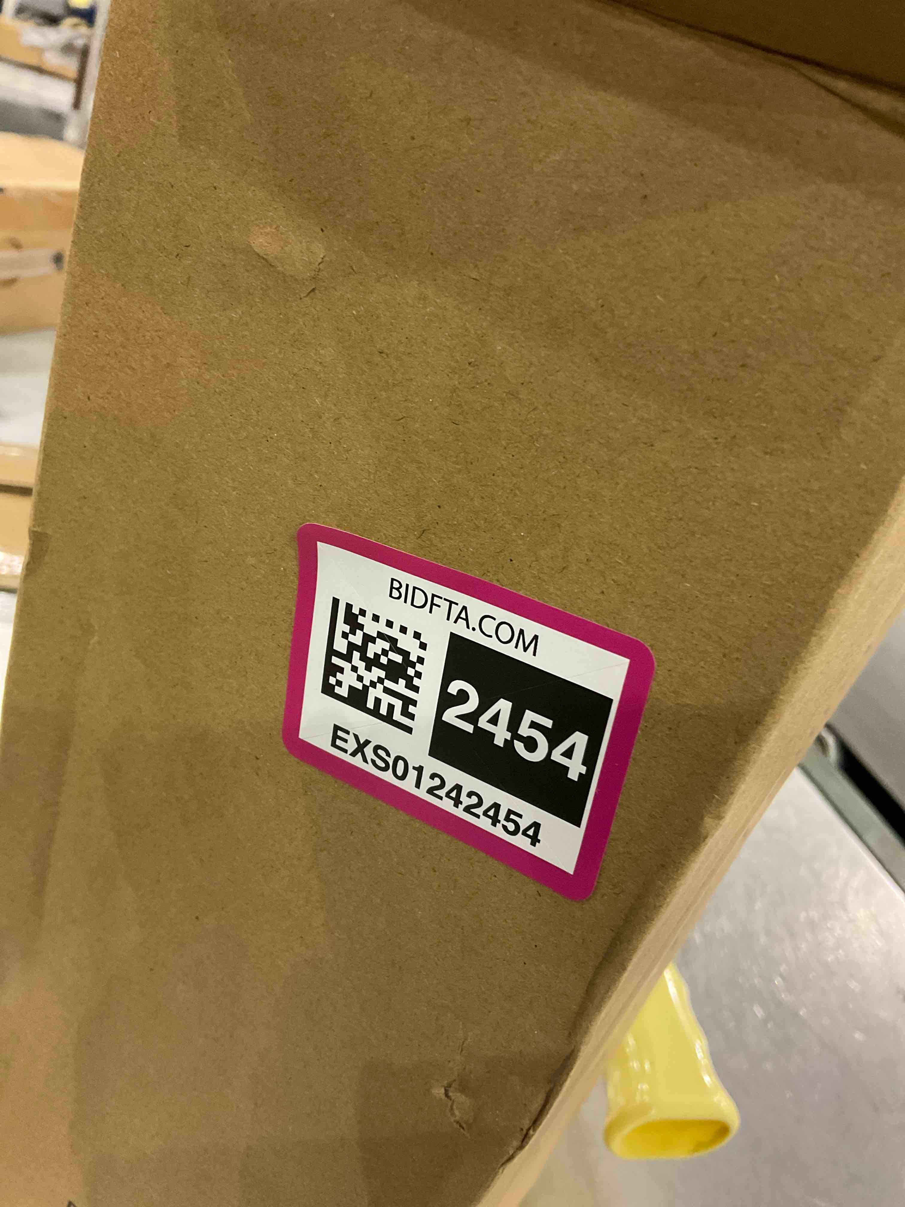 https://s3.amazonaws.com/lotting-images-prod/BargainHunt/EXS01242454_1711457295531.jpeg