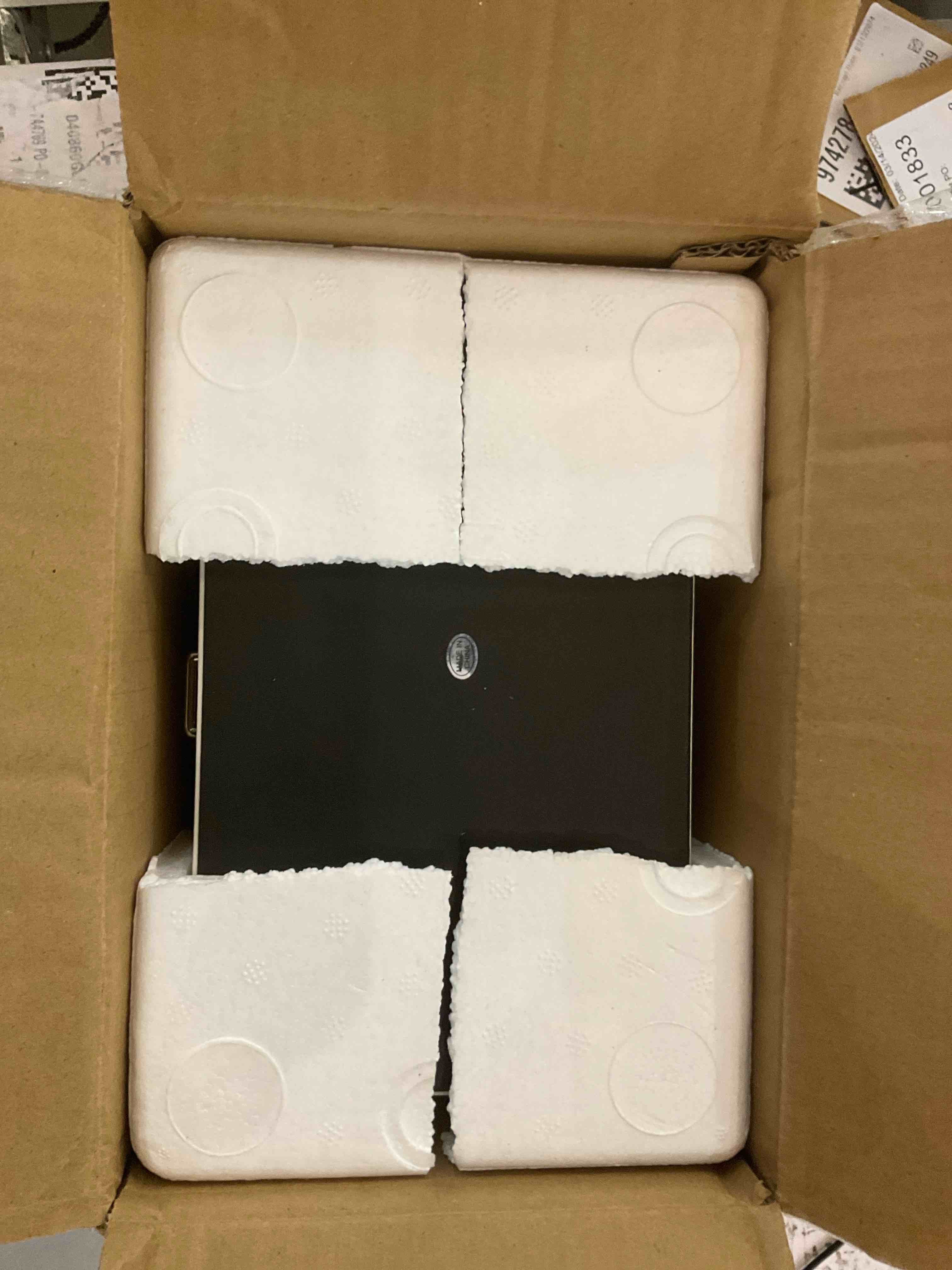 https://s3.amazonaws.com/lotting-images-prod/BargainHunt/EXS01242608_1710436293558.jpeg