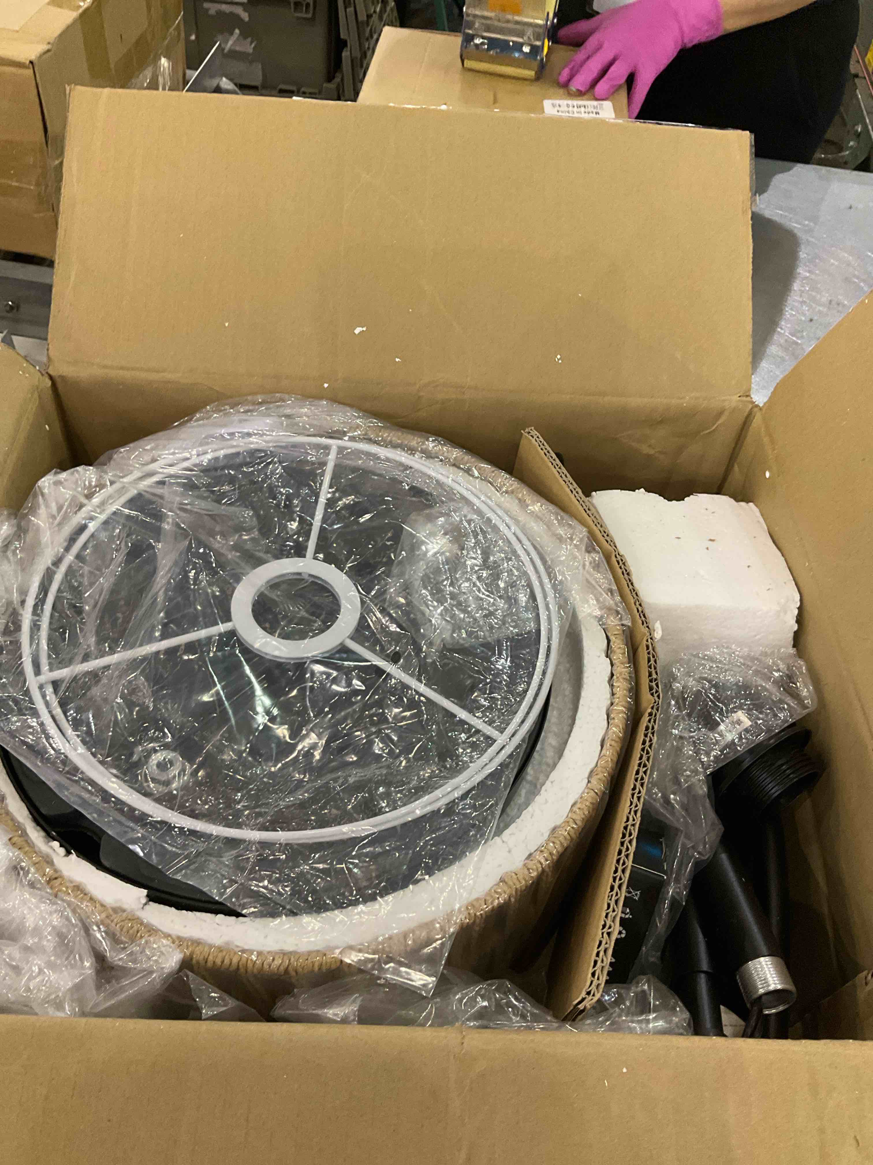 https://s3.amazonaws.com/lotting-images-prod/BargainHunt/EXS01243511_1709754559731.jpeg