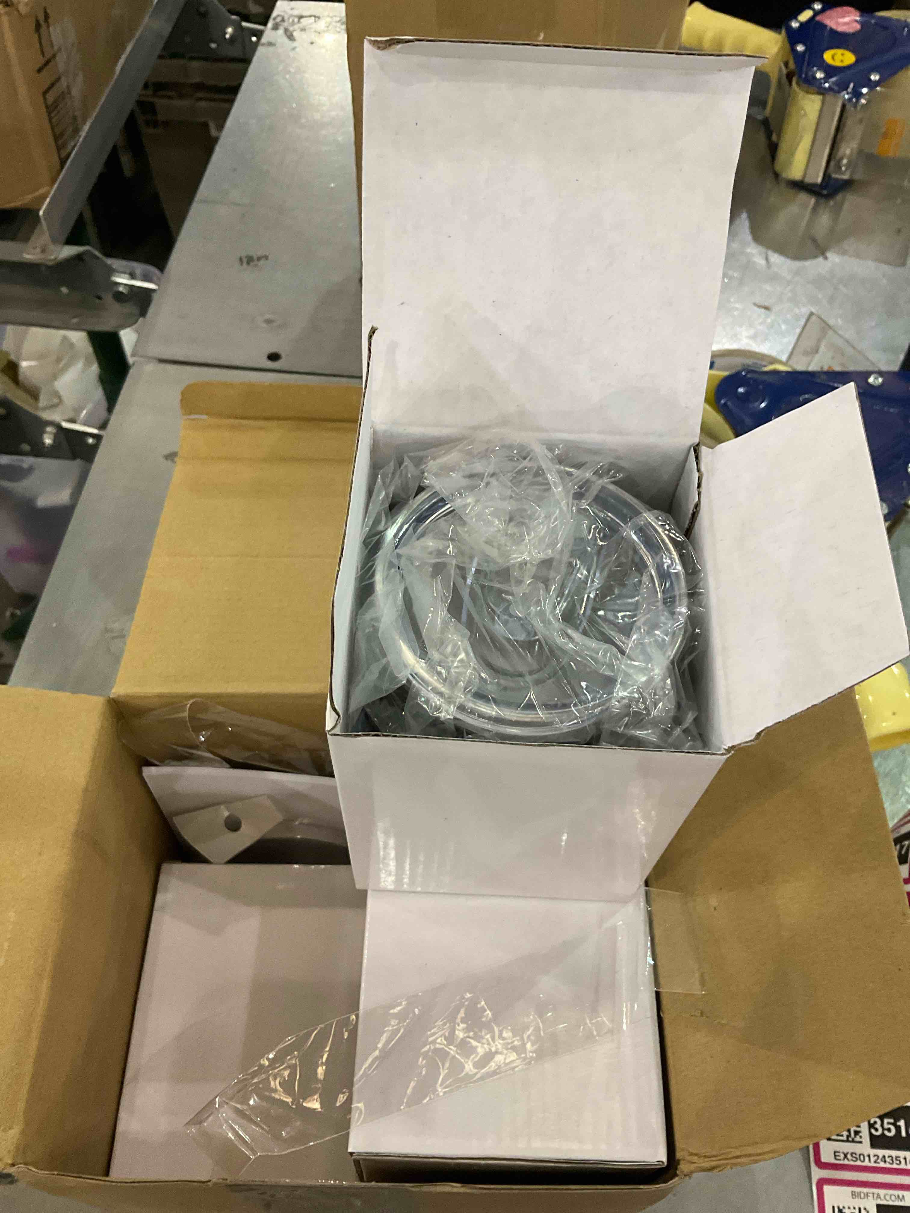 https://s3.amazonaws.com/lotting-images-prod/BargainHunt/EXS01243512_1709754636322.jpeg