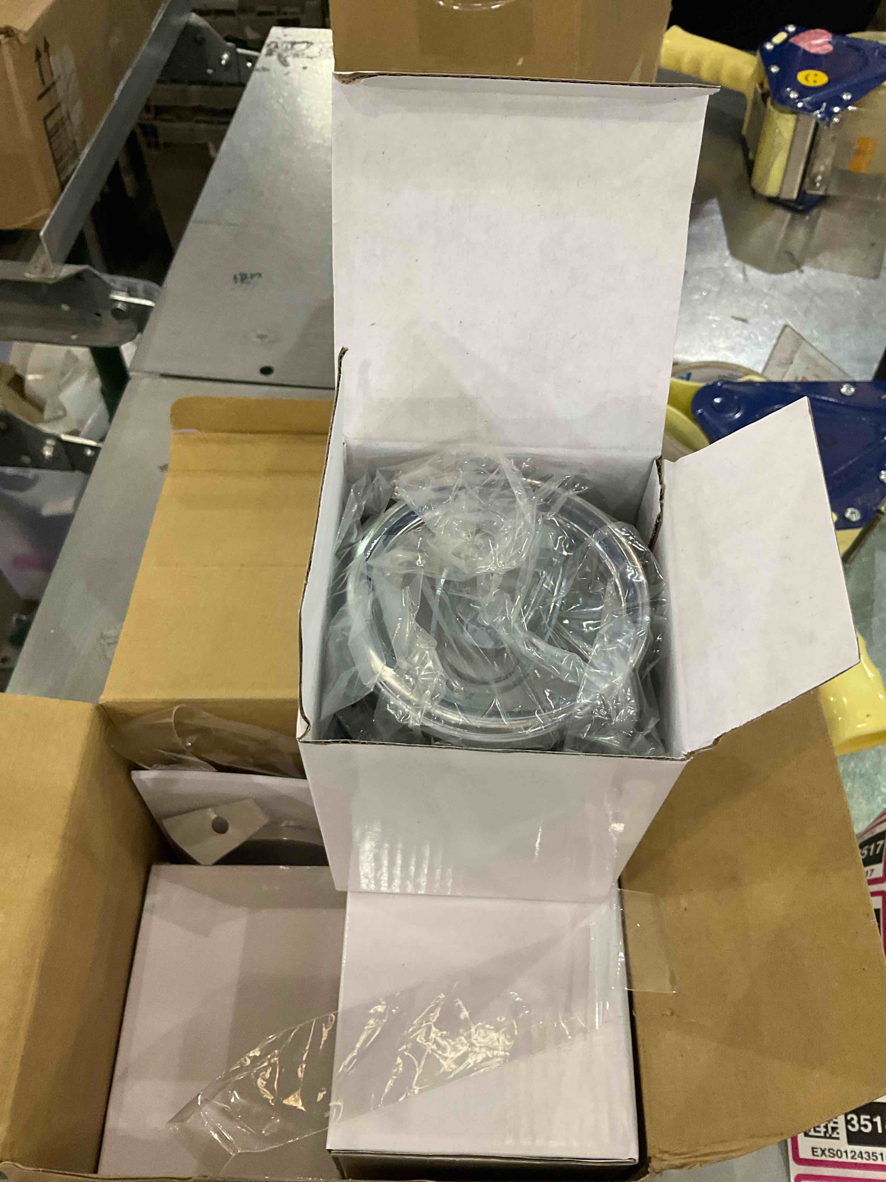 https://s3.amazonaws.com/lotting-images-prod/BargainHunt/EXS01243512_1709754637302.jpeg