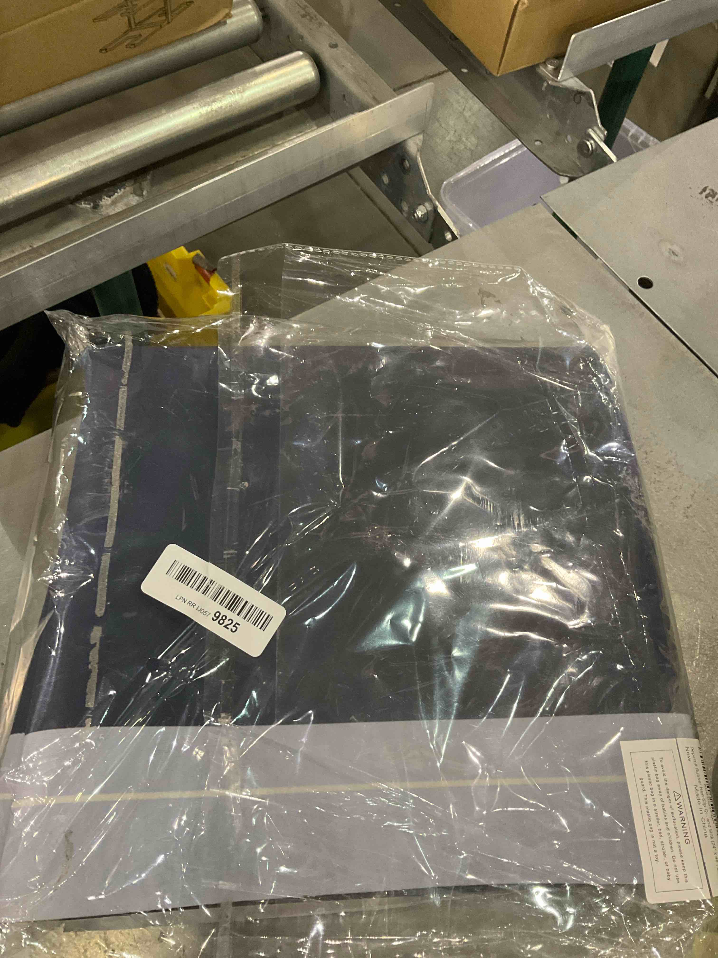 https://s3.amazonaws.com/lotting-images-prod/BargainHunt/EXS01243535_1709813963429.jpeg