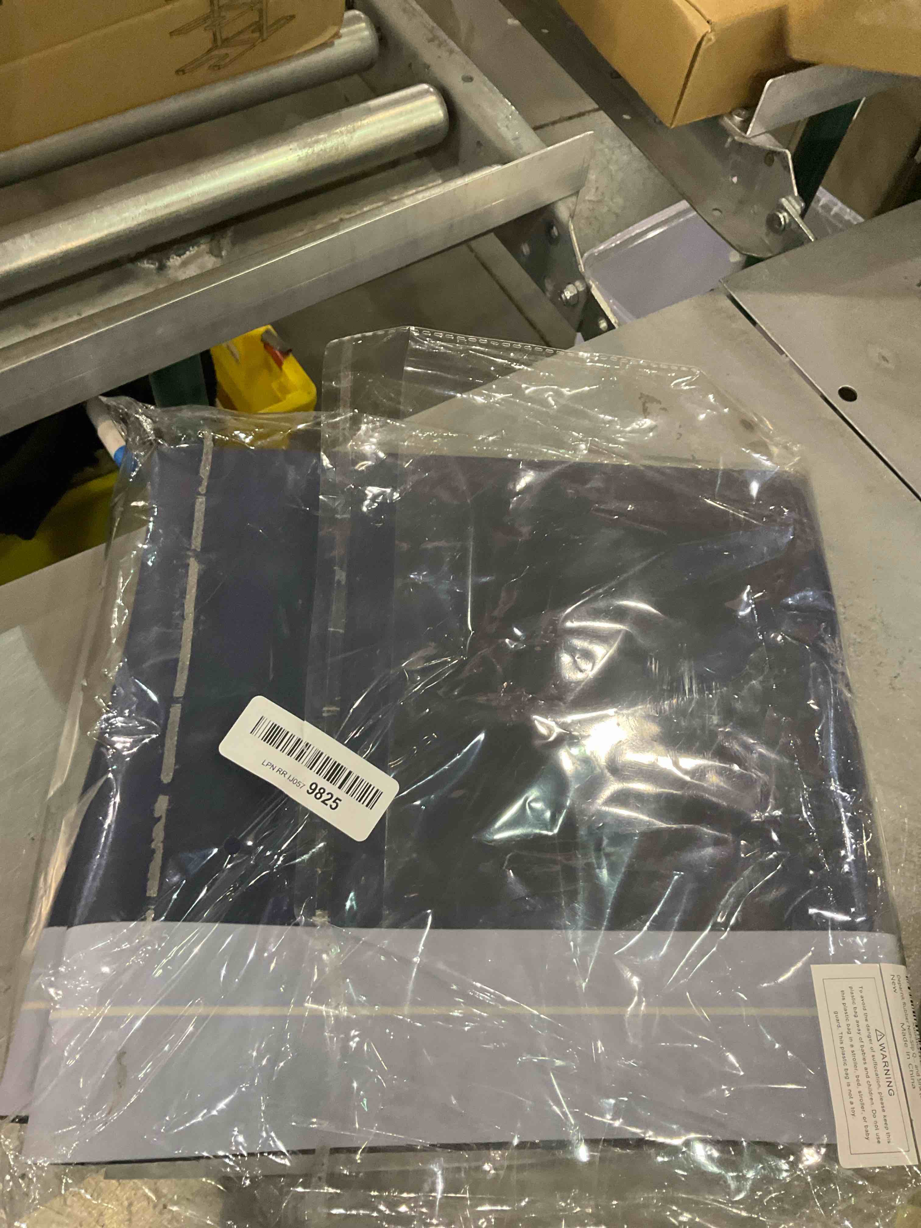 https://s3.amazonaws.com/lotting-images-prod/BargainHunt/EXS01243535_1709813965259.jpeg