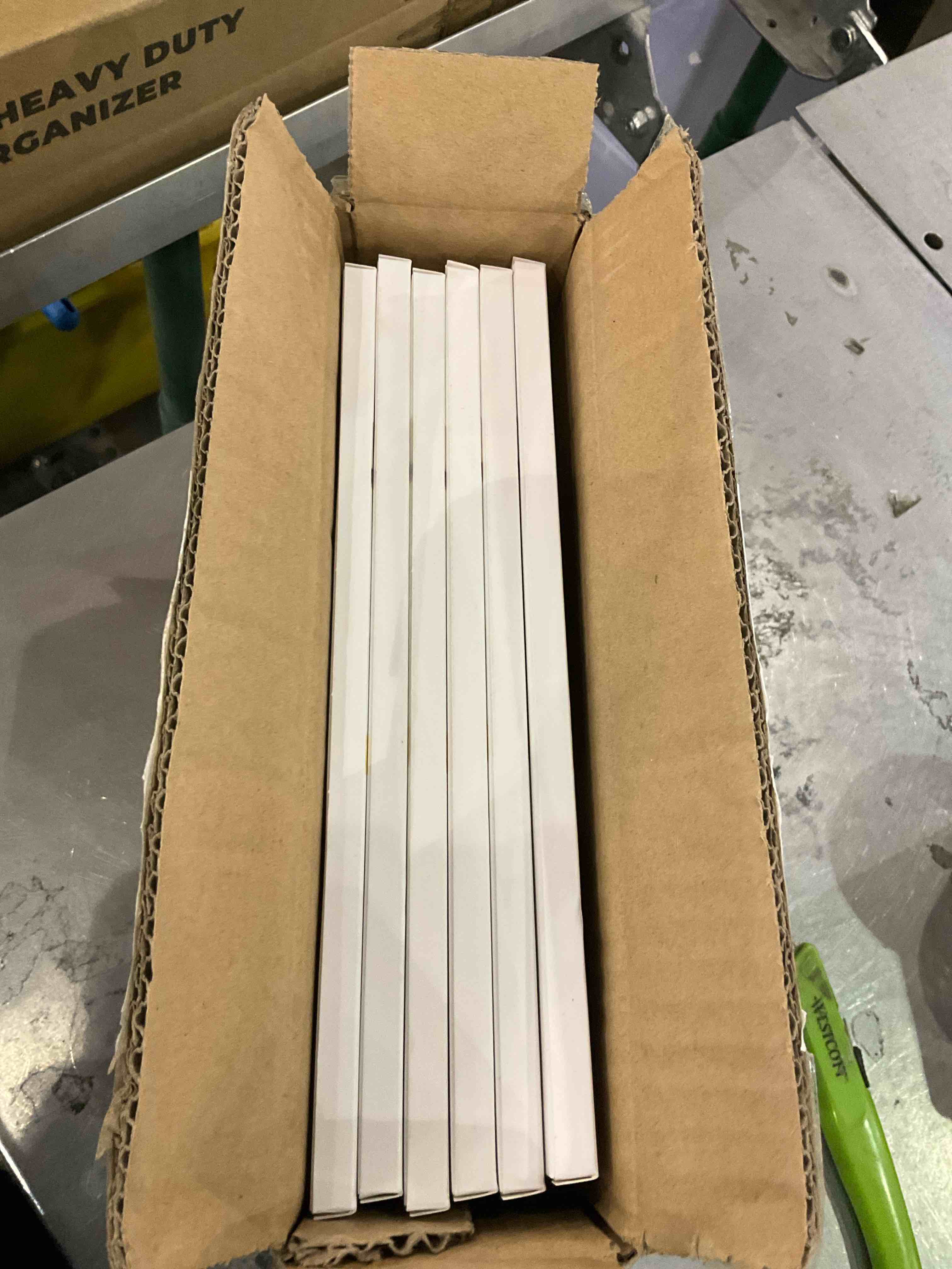 https://s3.amazonaws.com/lotting-images-prod/BargainHunt/EXS01243536_1709814133414.jpeg