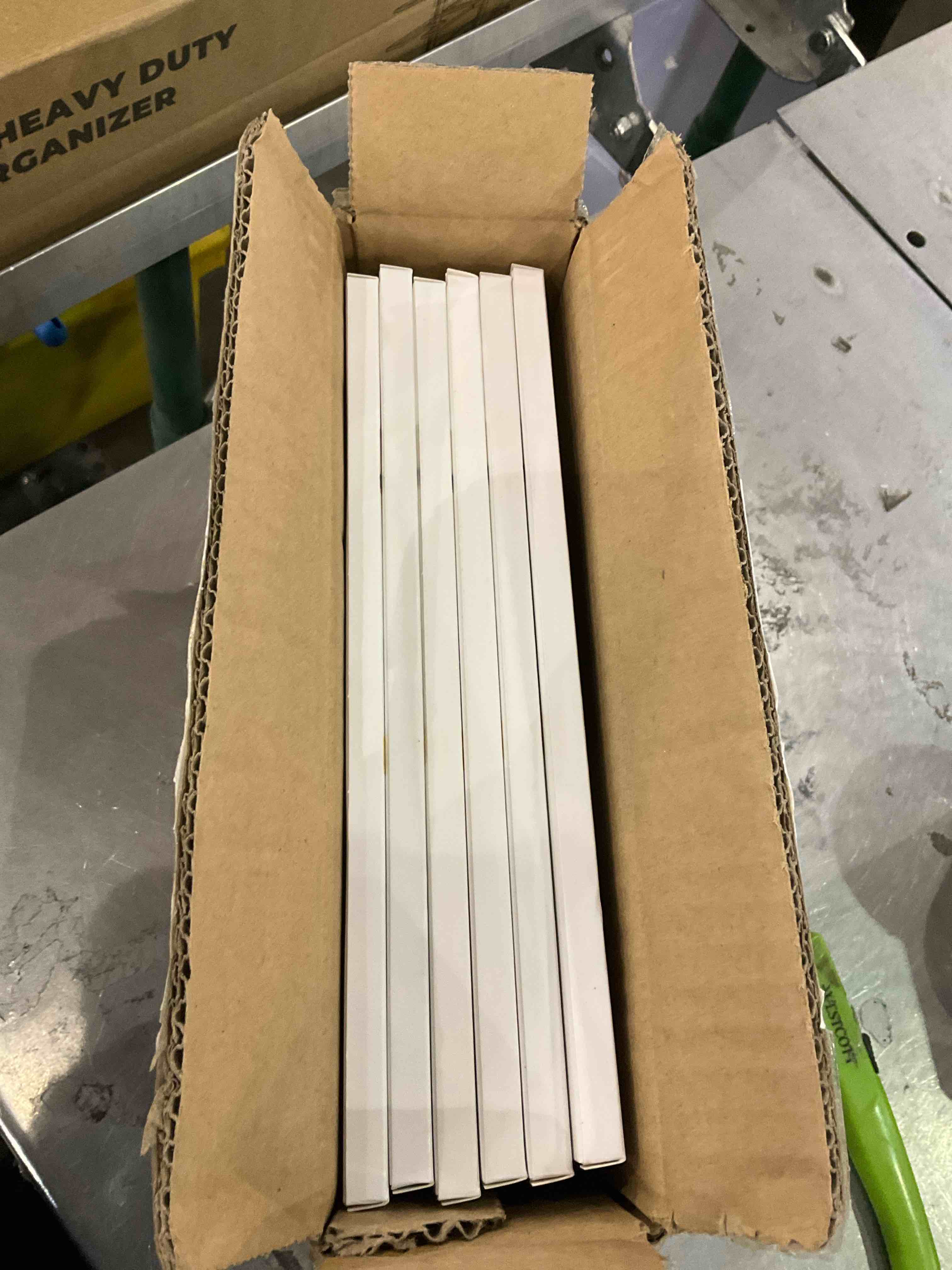https://s3.amazonaws.com/lotting-images-prod/BargainHunt/EXS01243536_1709814134506.jpeg