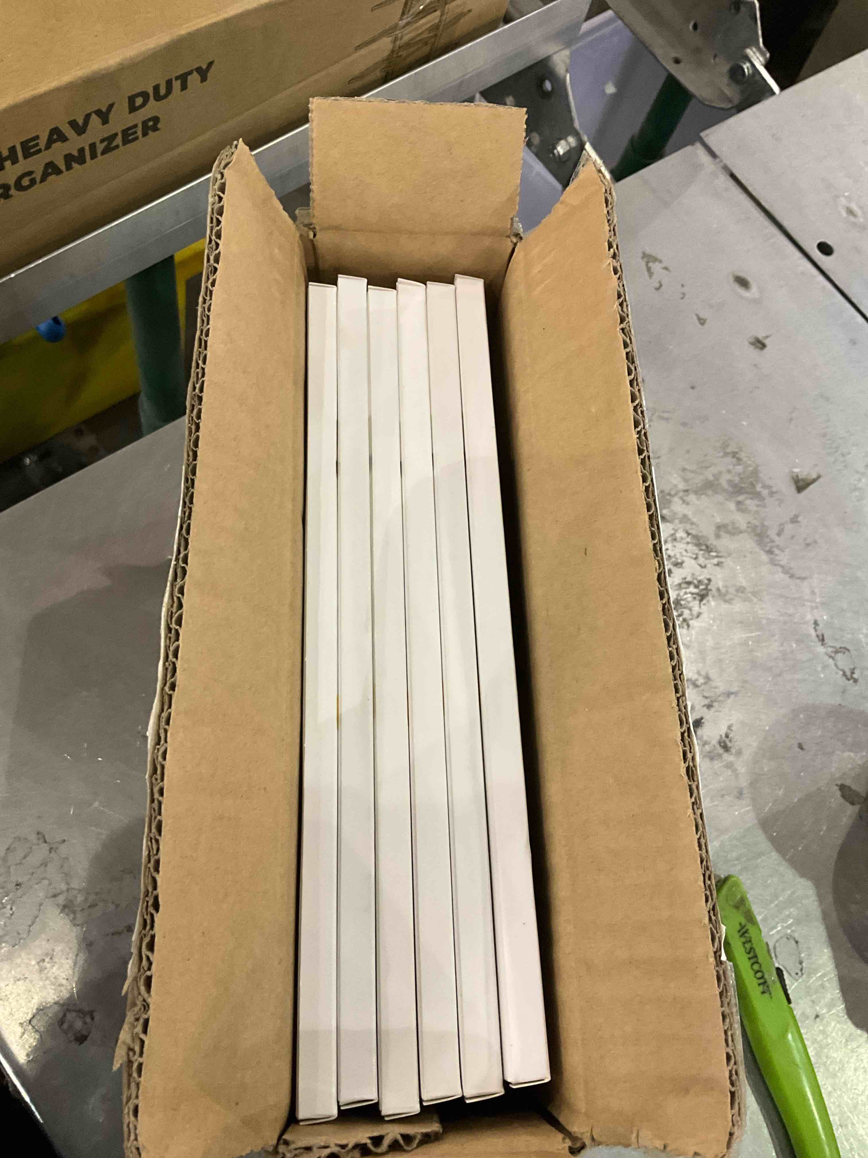 https://s3.amazonaws.com/lotting-images-prod/BargainHunt/EXS01243536_1709814135501.jpeg