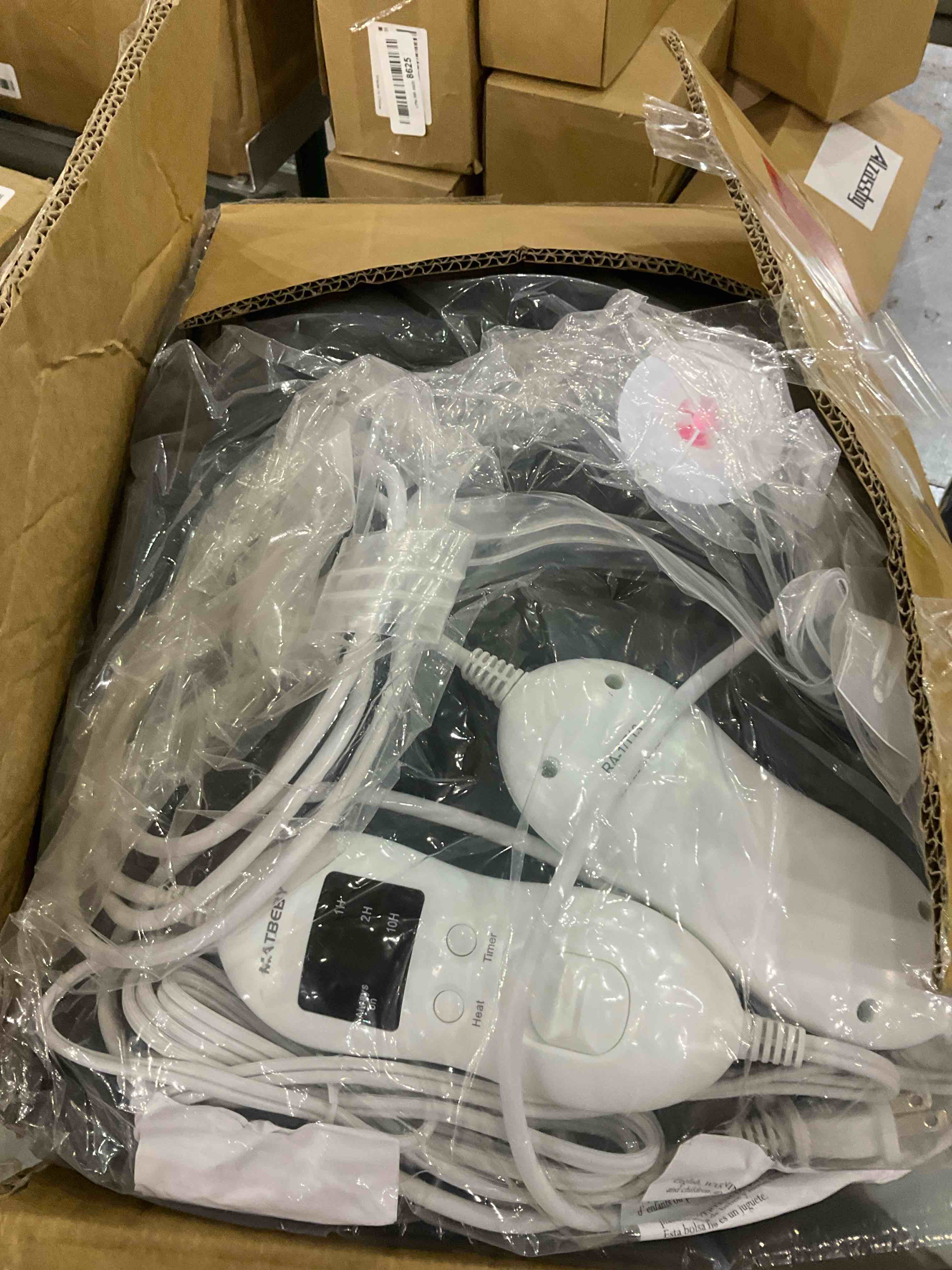 https://s3.amazonaws.com/lotting-images-prod/BargainHunt/EXS01243537_1709814221266.jpeg