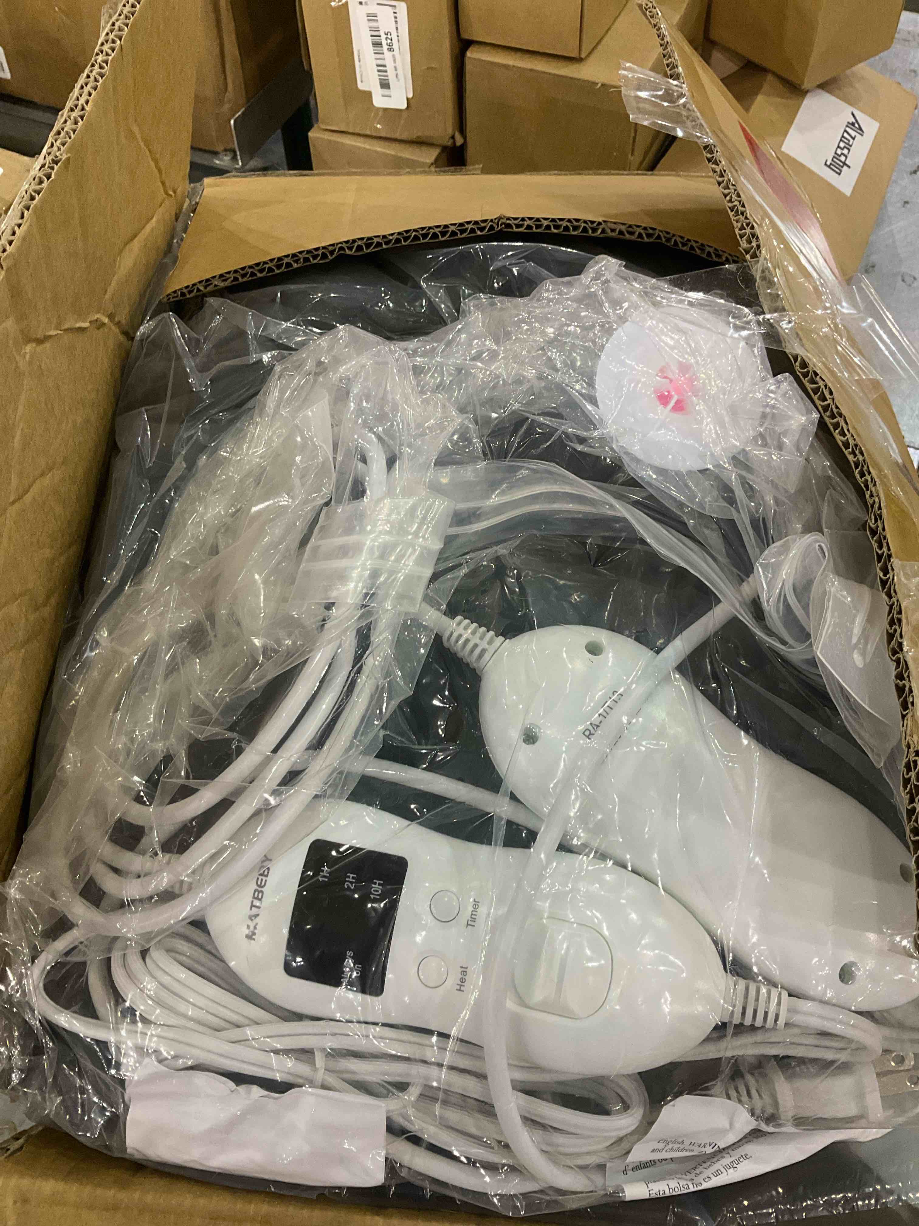 https://s3.amazonaws.com/lotting-images-prod/BargainHunt/EXS01243537_1709814223524.jpeg