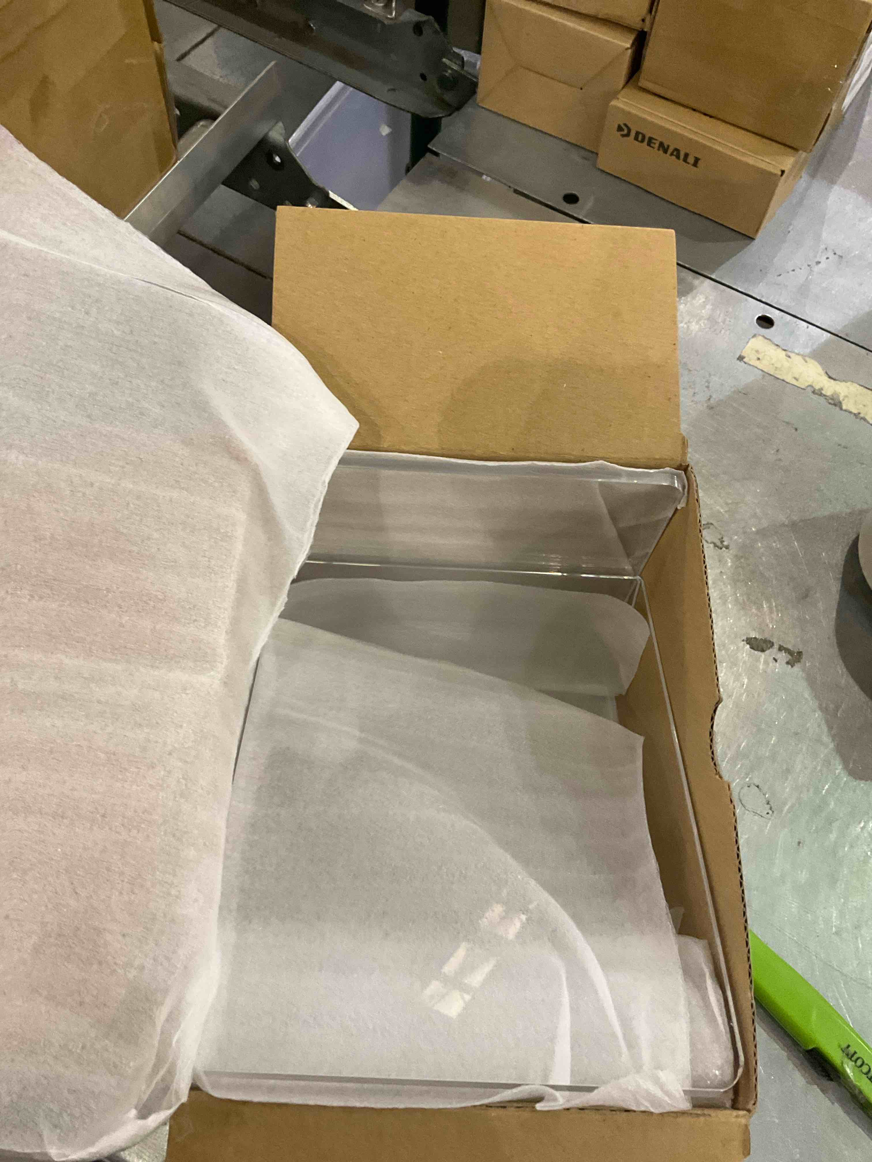 https://s3.amazonaws.com/lotting-images-prod/BargainHunt/EXS01243544_1709815011744.jpeg