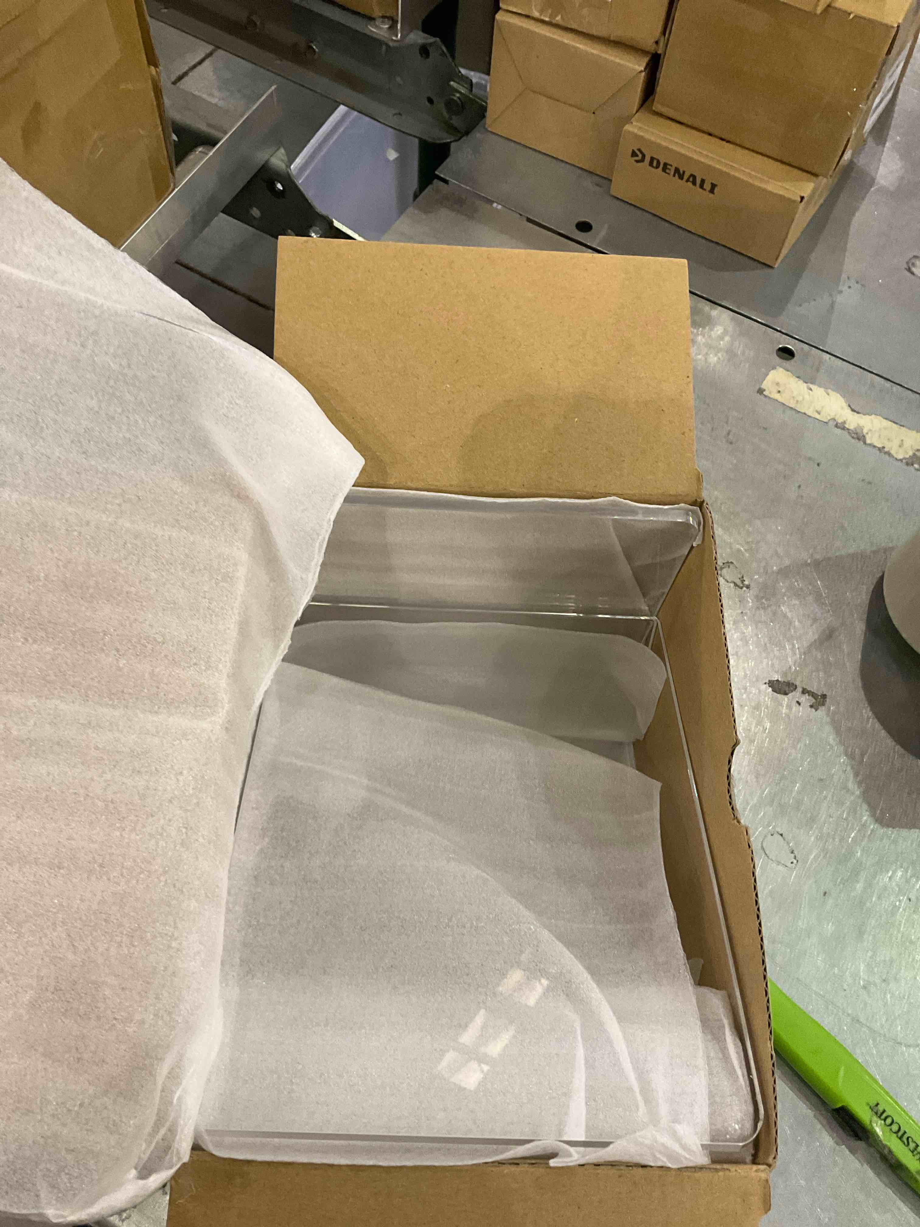 https://s3.amazonaws.com/lotting-images-prod/BargainHunt/EXS01243544_1709815012856.jpeg