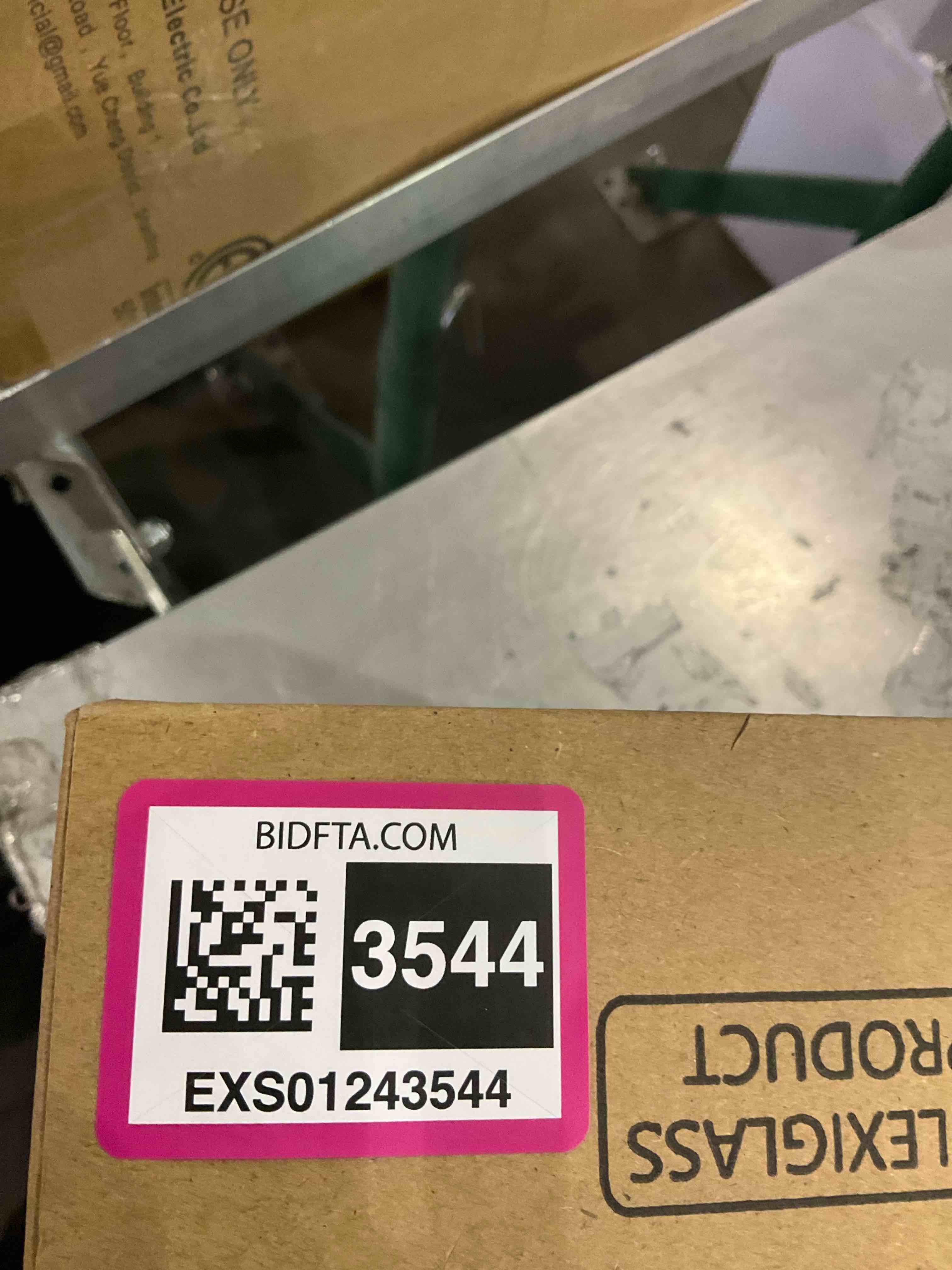 https://s3.amazonaws.com/lotting-images-prod/BargainHunt/EXS01243544_1709815035882.jpeg