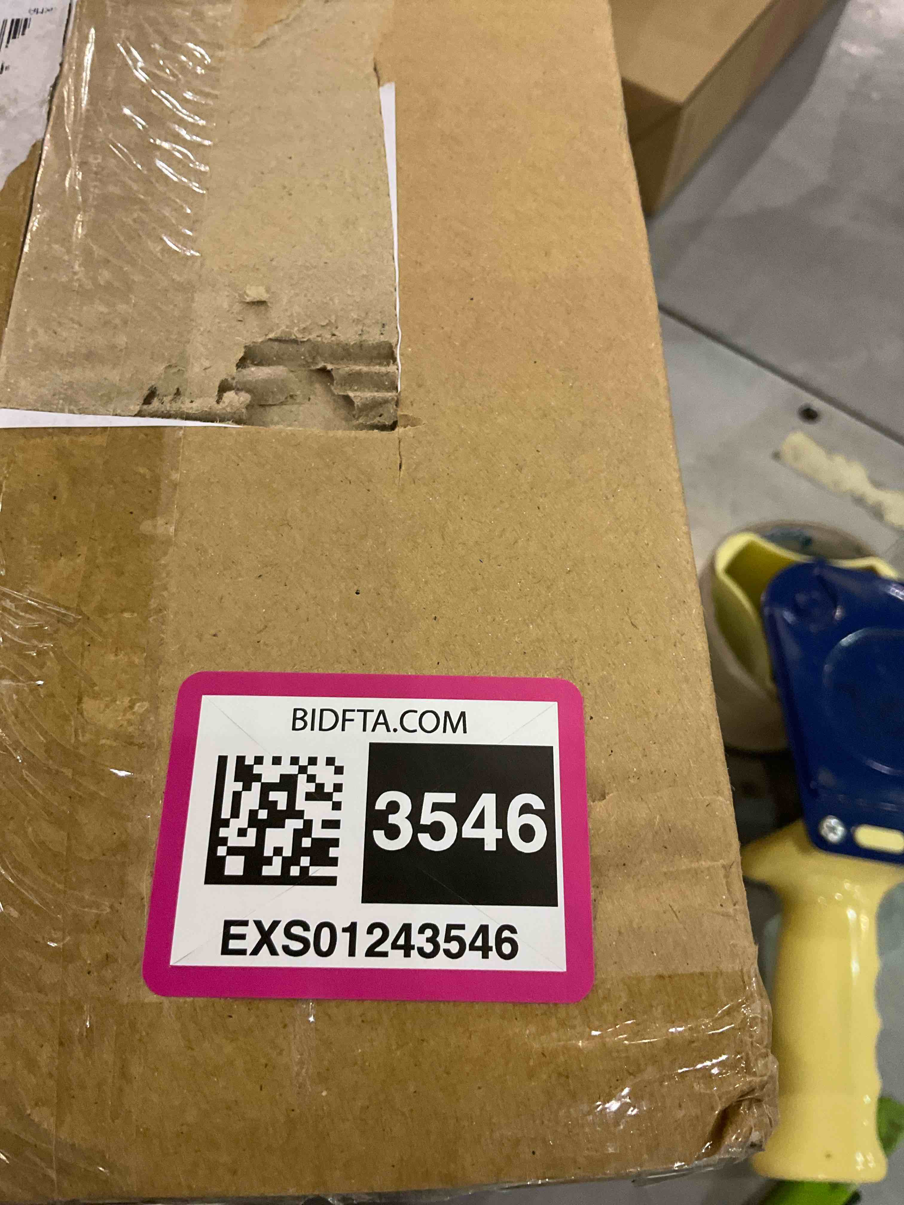 https://s3.amazonaws.com/lotting-images-prod/BargainHunt/EXS01243546_1709815315855.jpeg