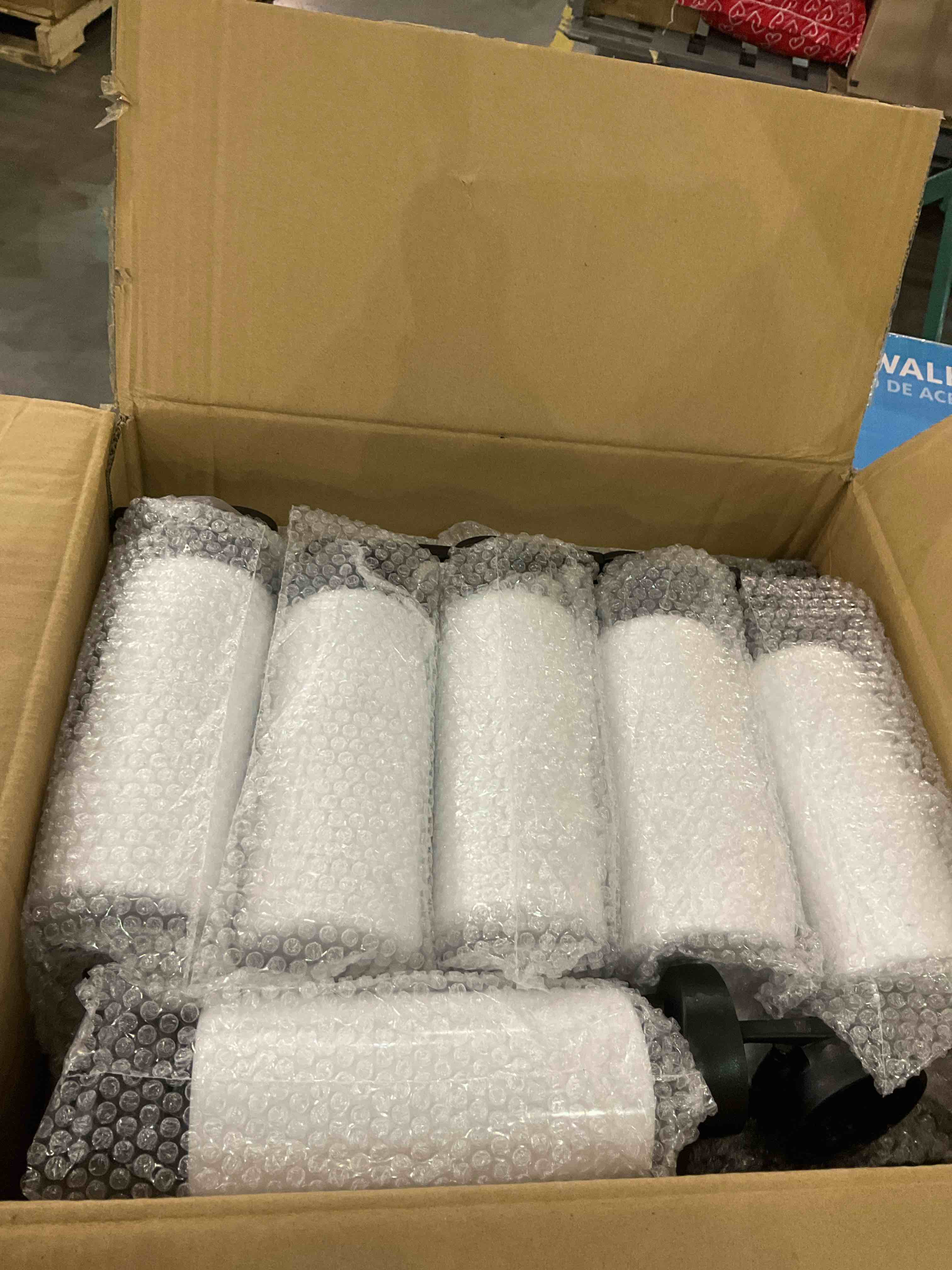 https://s3.amazonaws.com/lotting-images-prod/BargainHunt/EXS01243567_1709817885992.jpeg