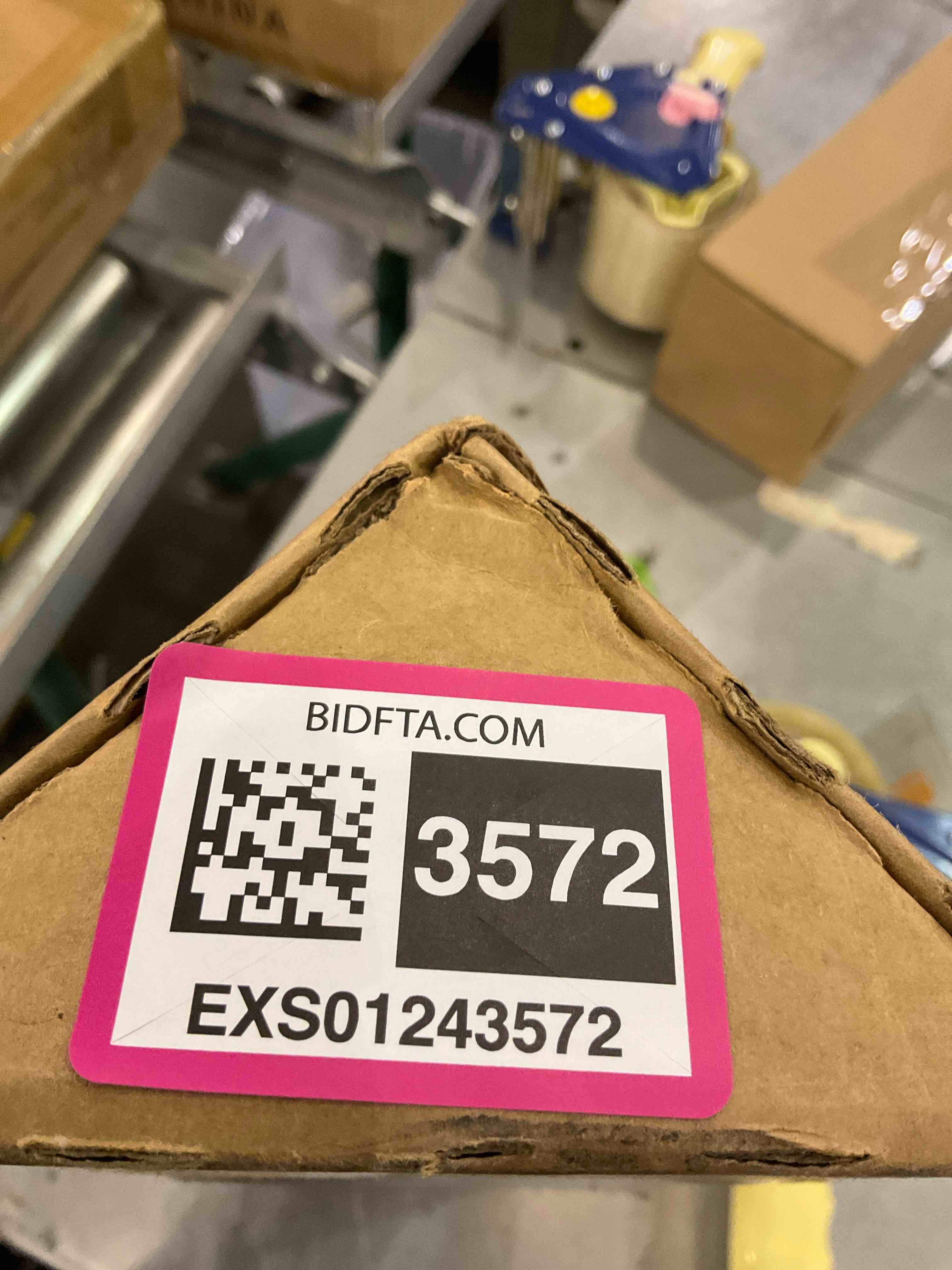 https://s3.amazonaws.com/lotting-images-prod/BargainHunt/EXS01243572_1709818514262.jpeg