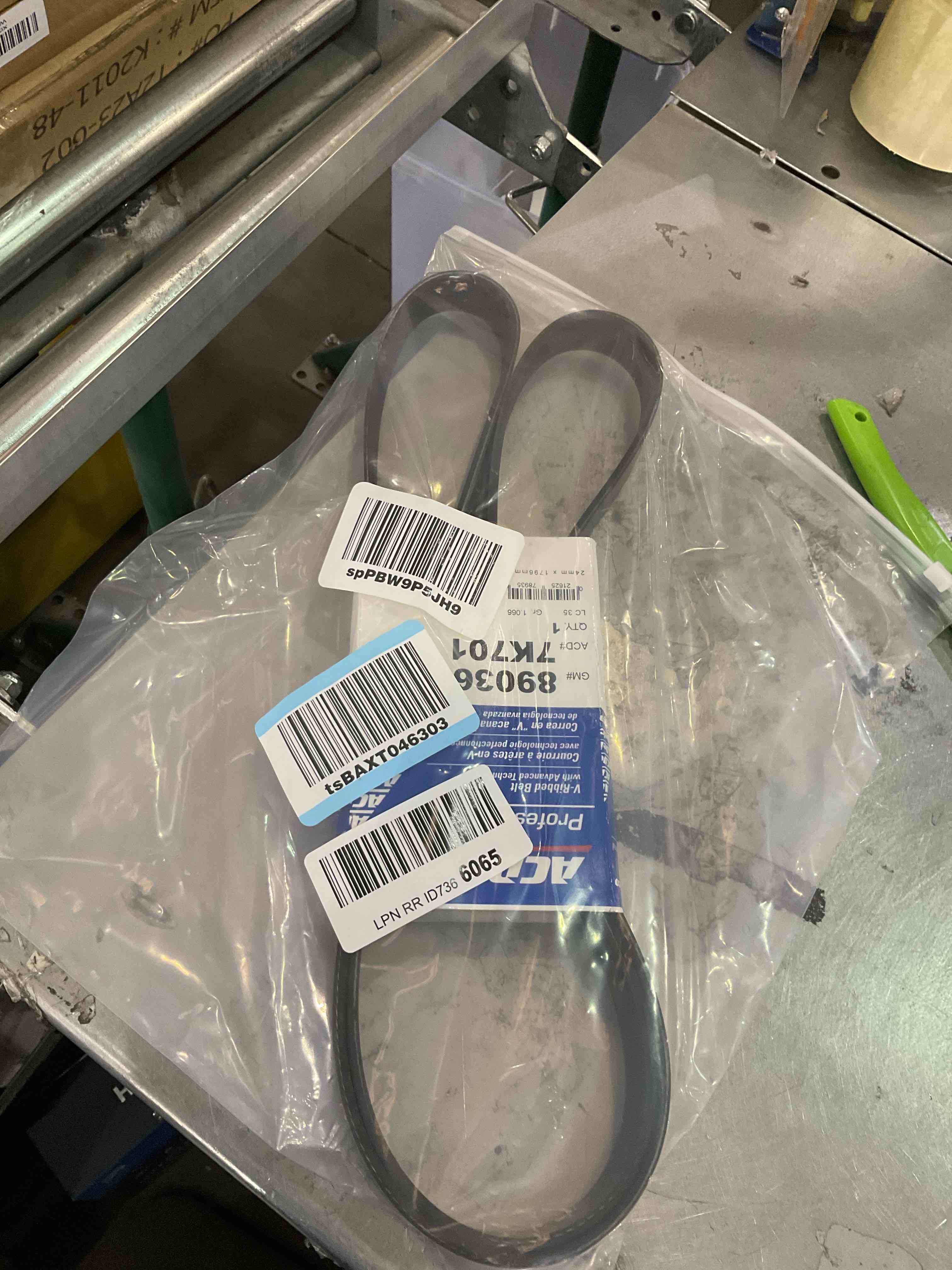 https://s3.amazonaws.com/lotting-images-prod/BargainHunt/EXS01243573_1709818553232.jpeg