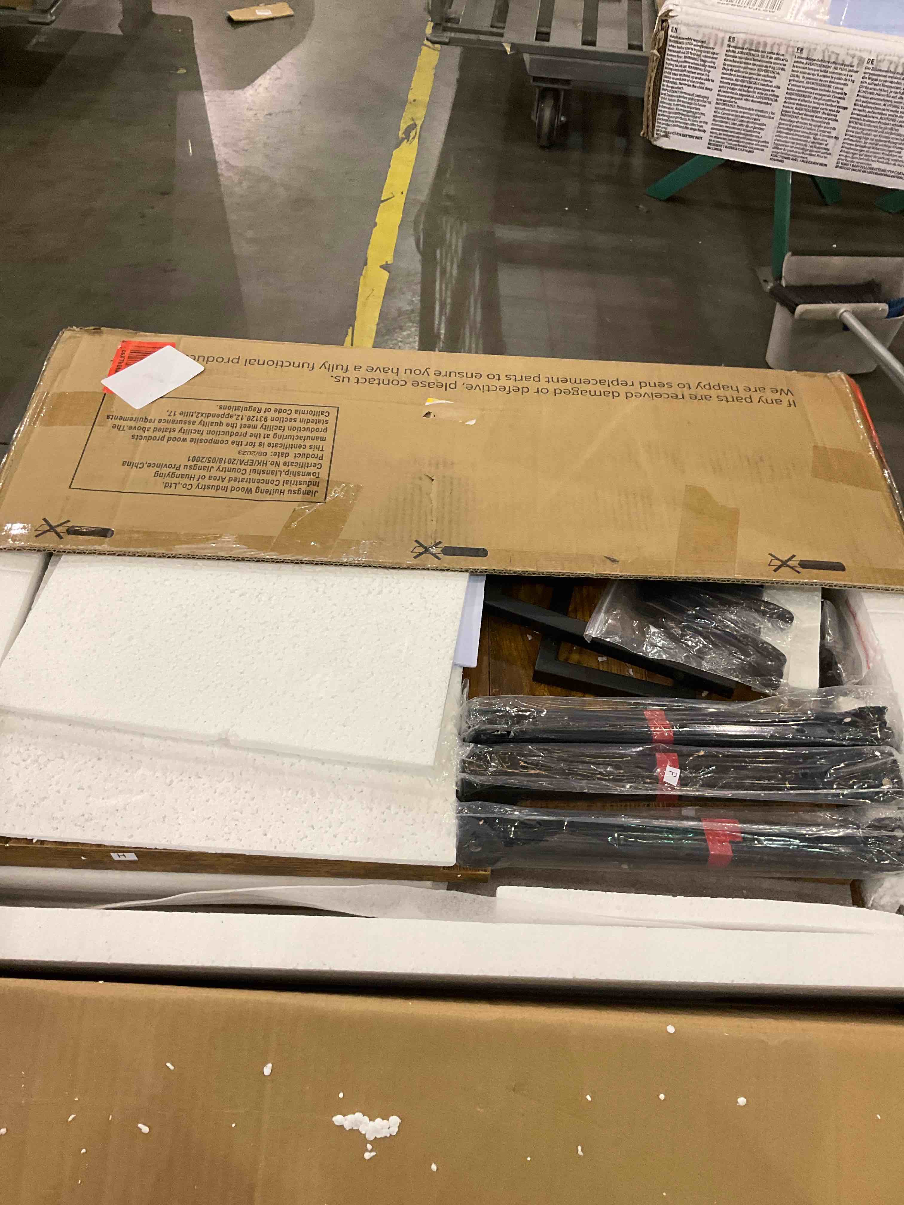 https://s3.amazonaws.com/lotting-images-prod/BargainHunt/EXS01243589_1709822335257.jpeg