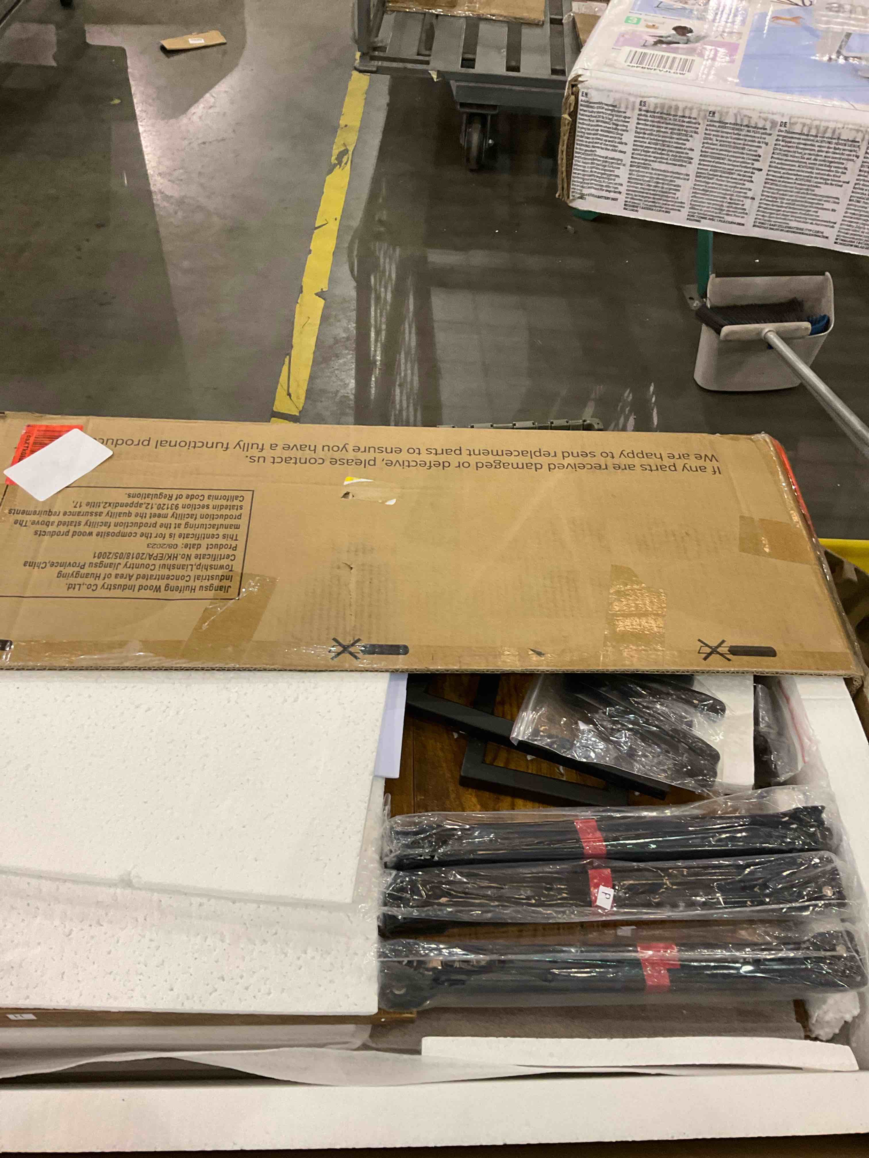 https://s3.amazonaws.com/lotting-images-prod/BargainHunt/EXS01243589_1709822336972.jpeg