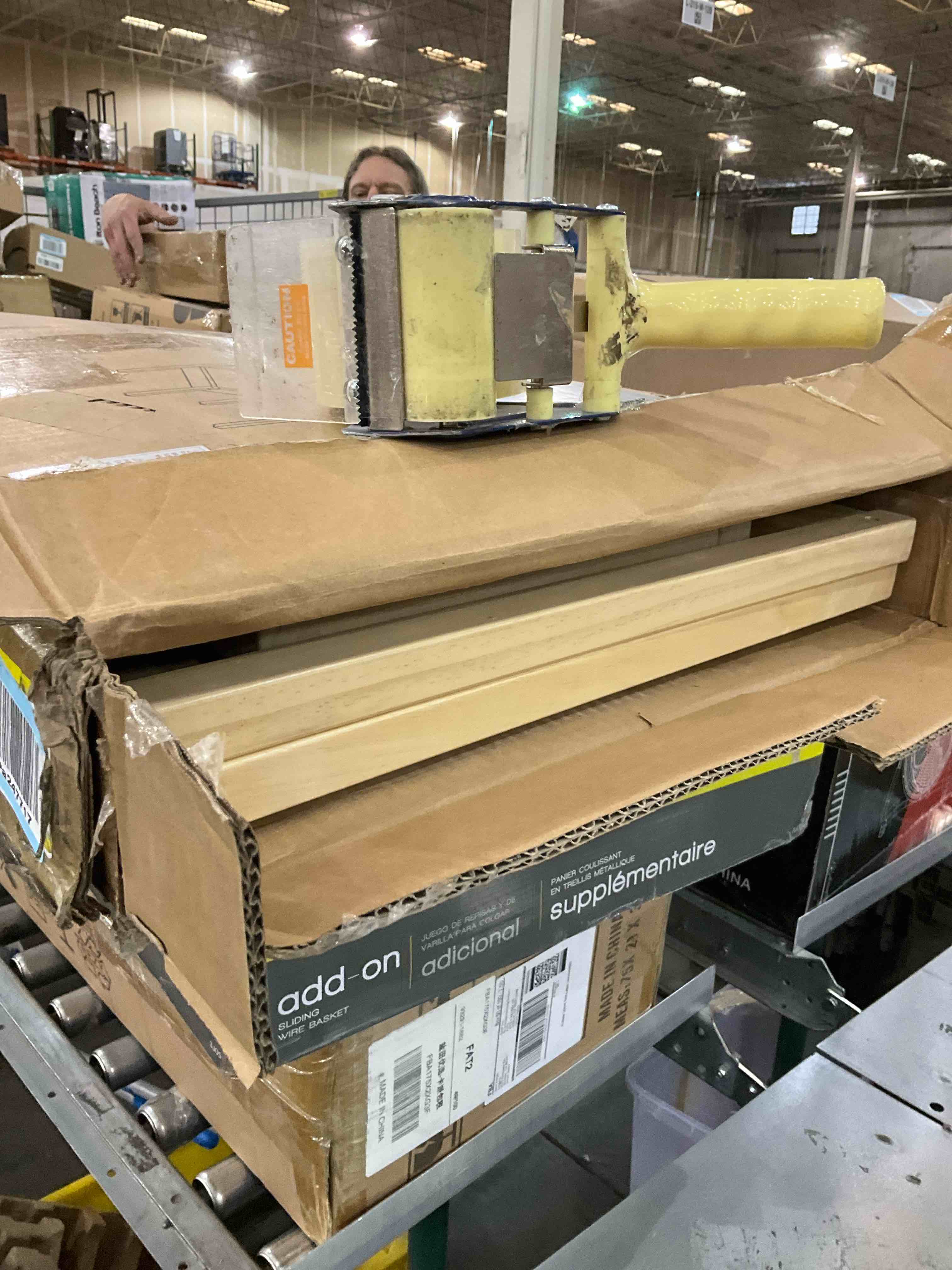 https://s3.amazonaws.com/lotting-images-prod/BargainHunt/EXS01243597_1709823569521.jpeg