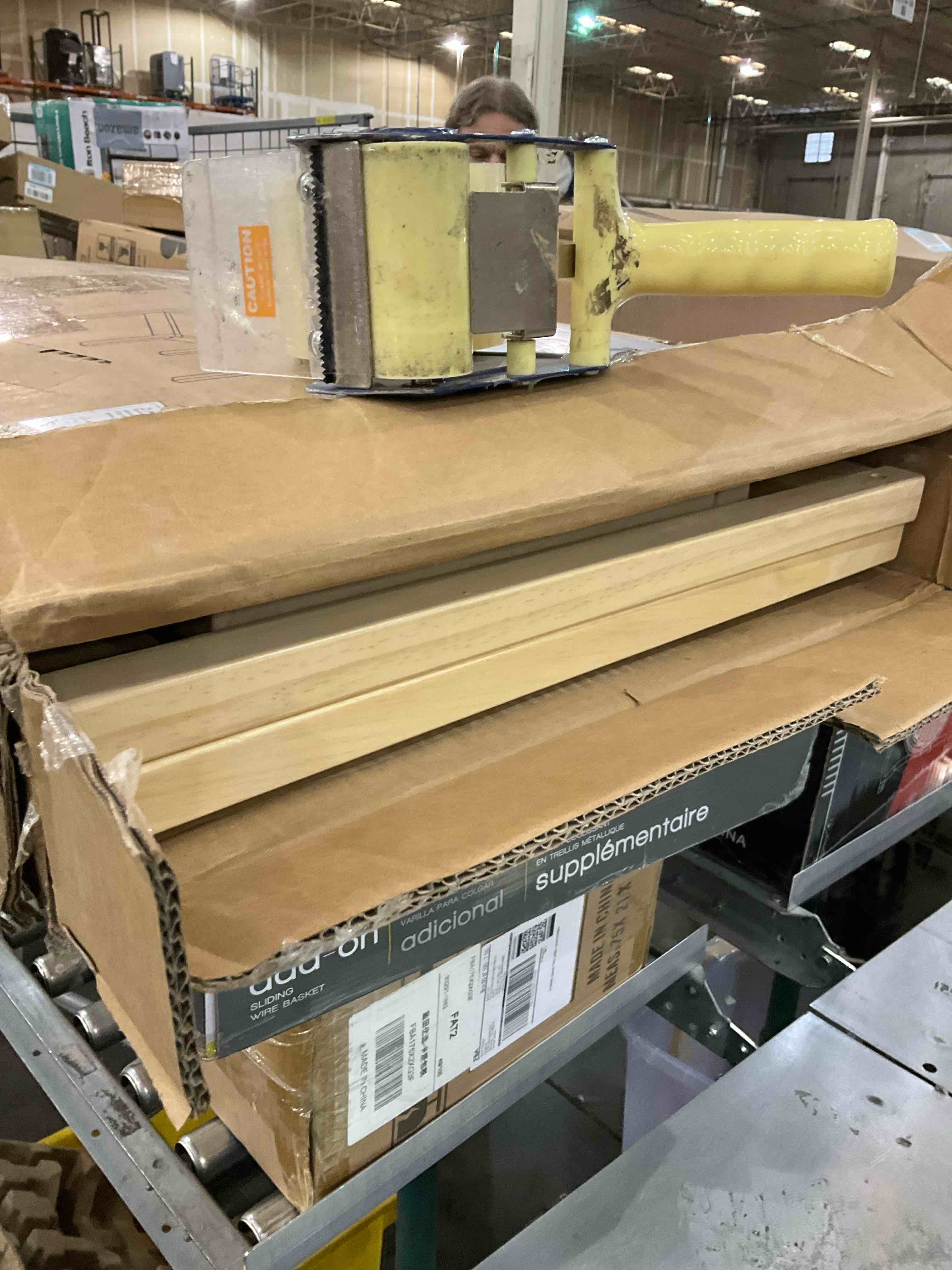 https://s3.amazonaws.com/lotting-images-prod/BargainHunt/EXS01243597_1709823570619.jpeg