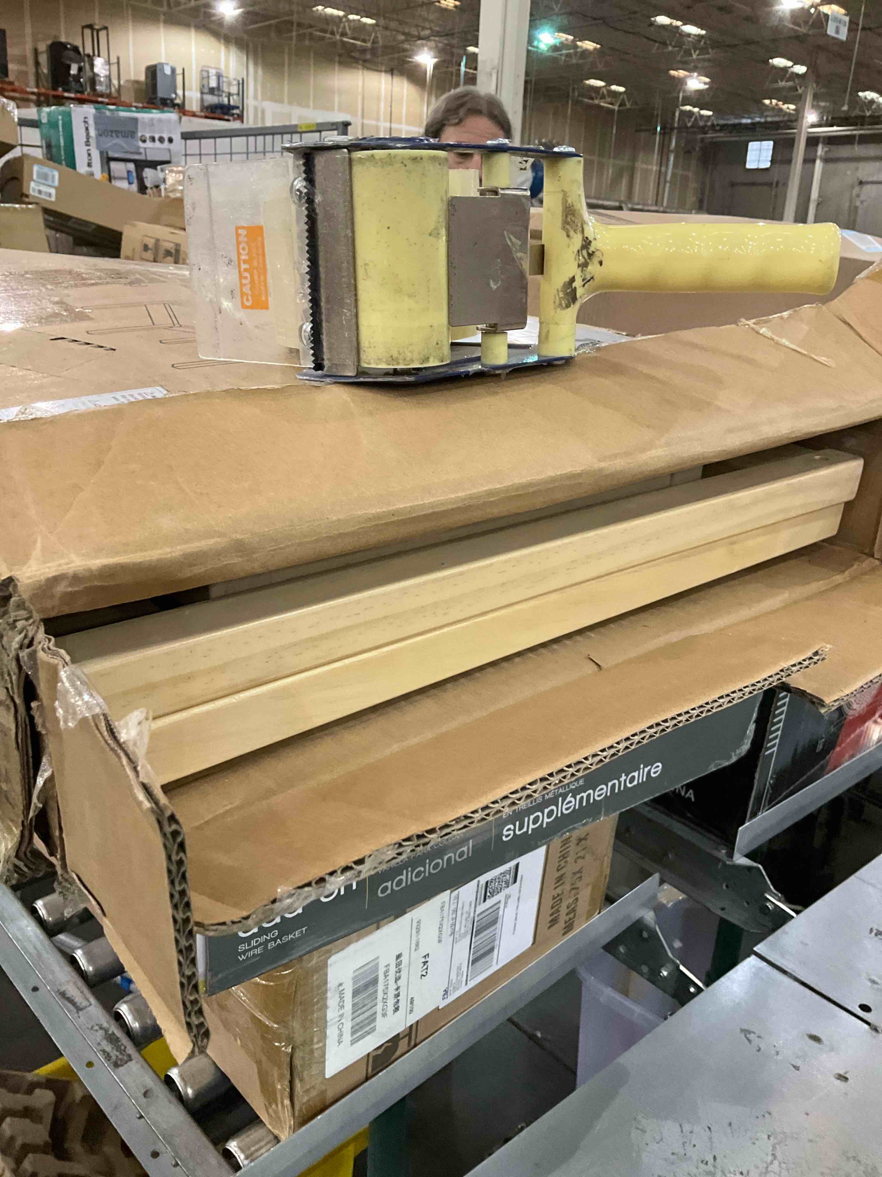 https://s3.amazonaws.com/lotting-images-prod/BargainHunt/EXS01243597_1709823571495.jpeg