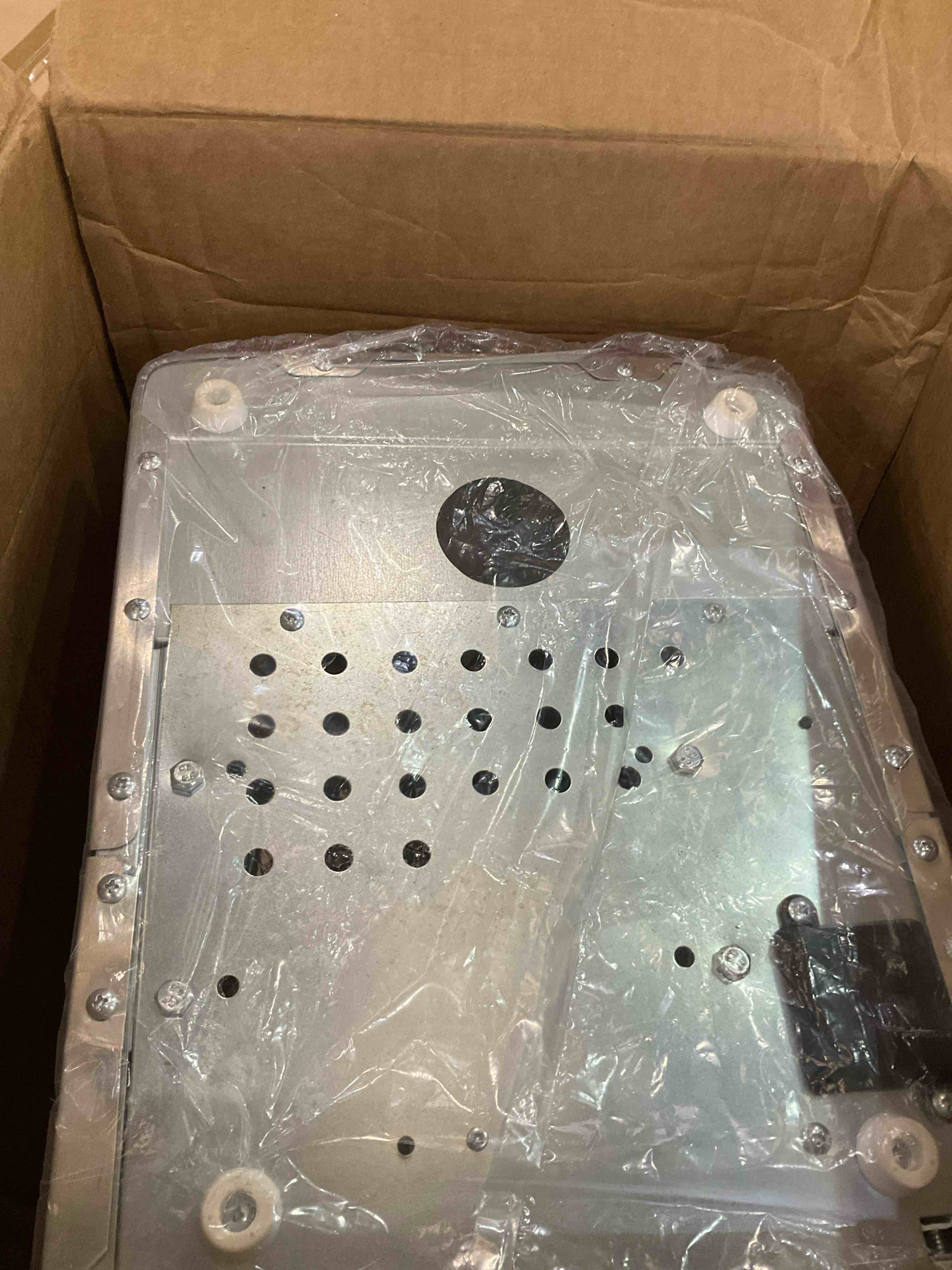 https://s3.amazonaws.com/lotting-images-prod/BargainHunt/EXS01243610_1709826421994.jpeg