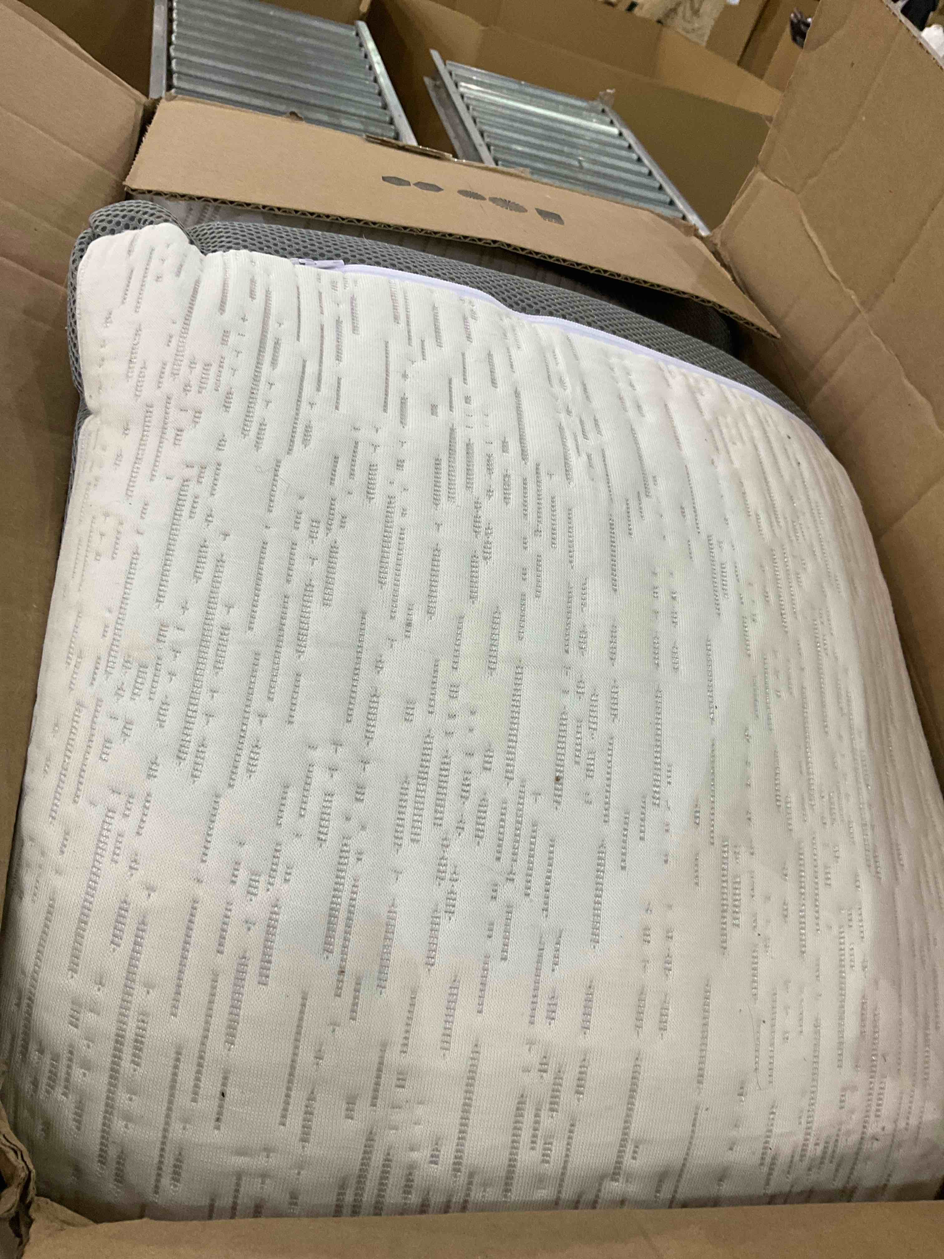 https://s3.amazonaws.com/lotting-images-prod/BargainHunt/EXS01243728_1709907955373.jpeg