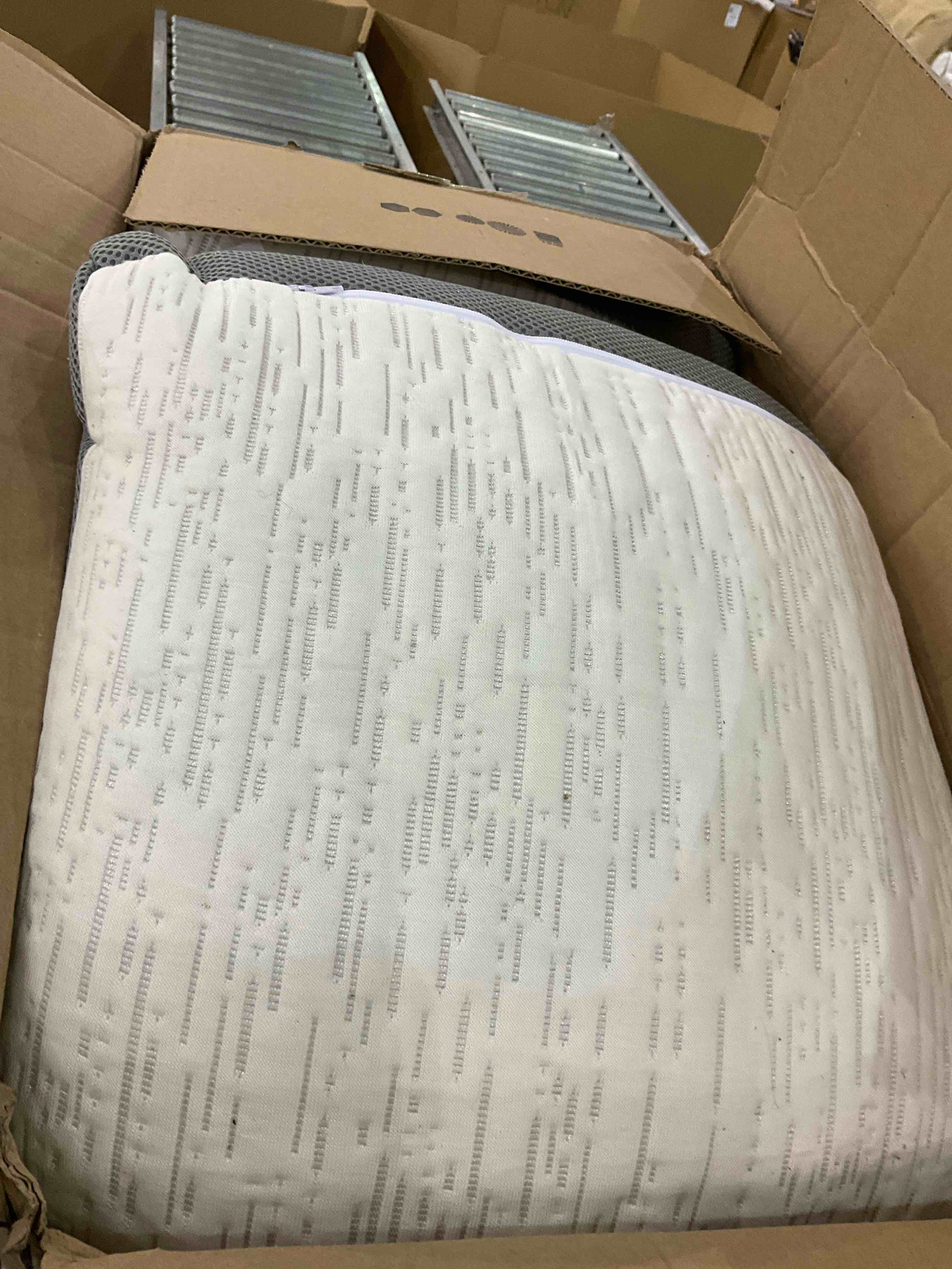 https://s3.amazonaws.com/lotting-images-prod/BargainHunt/EXS01243728_1709907956369.jpeg