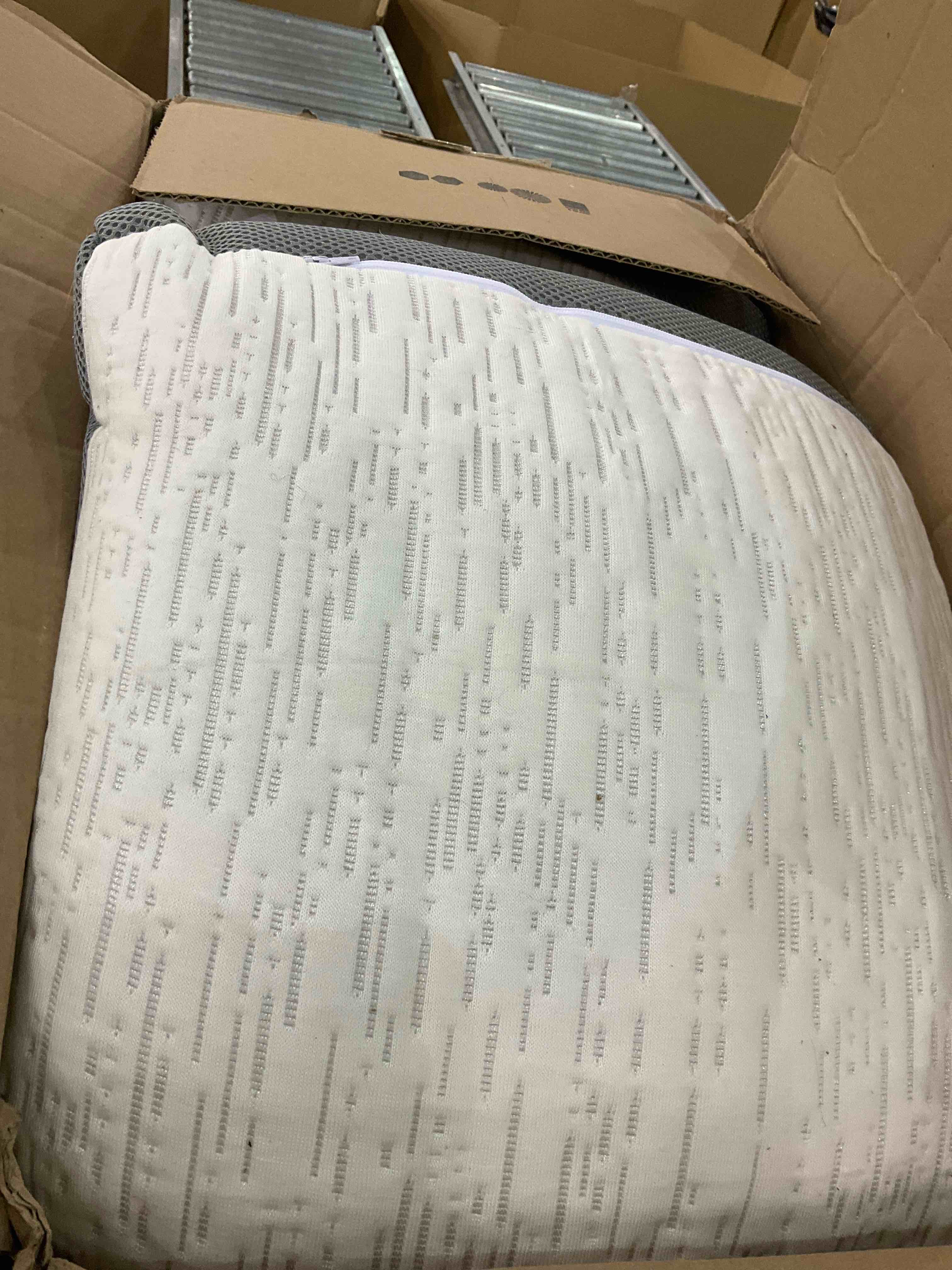 https://s3.amazonaws.com/lotting-images-prod/BargainHunt/EXS01243728_1709907957585.jpeg