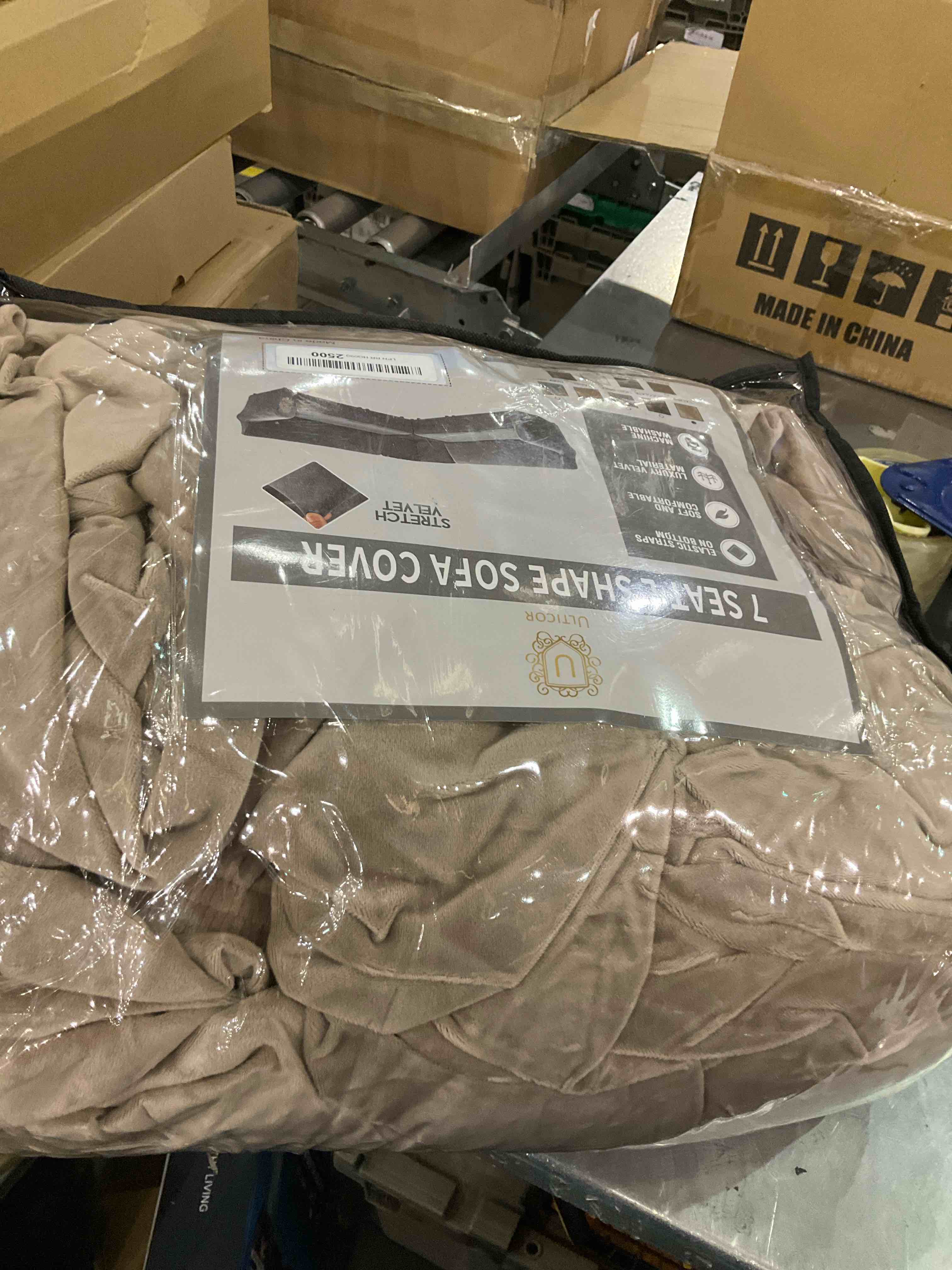 https://s3.amazonaws.com/lotting-images-prod/BargainHunt/EXS01243777_1709914957411.jpeg