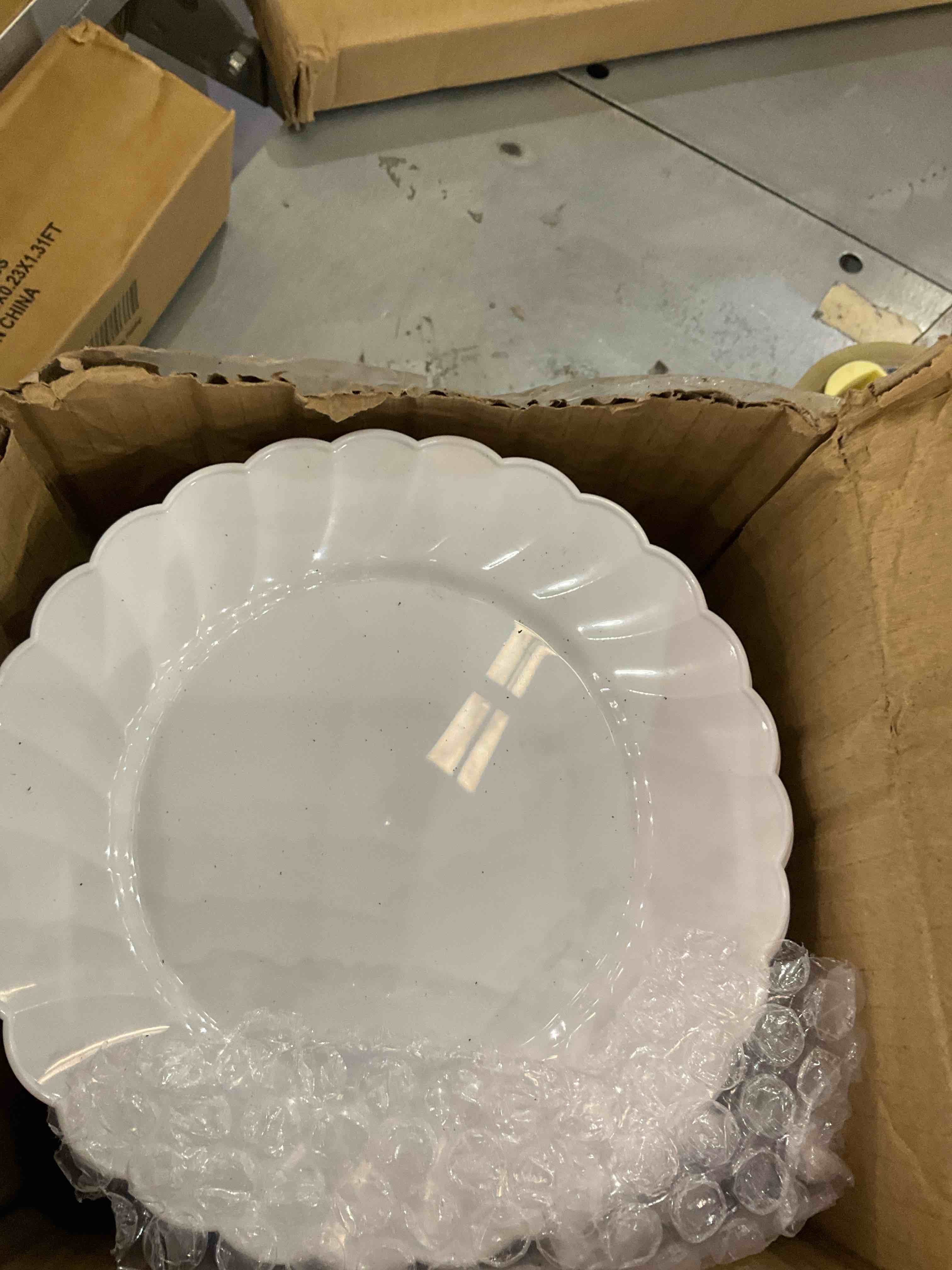 https://s3.amazonaws.com/lotting-images-prod/BargainHunt/EXS01243798_1709919858047.jpeg