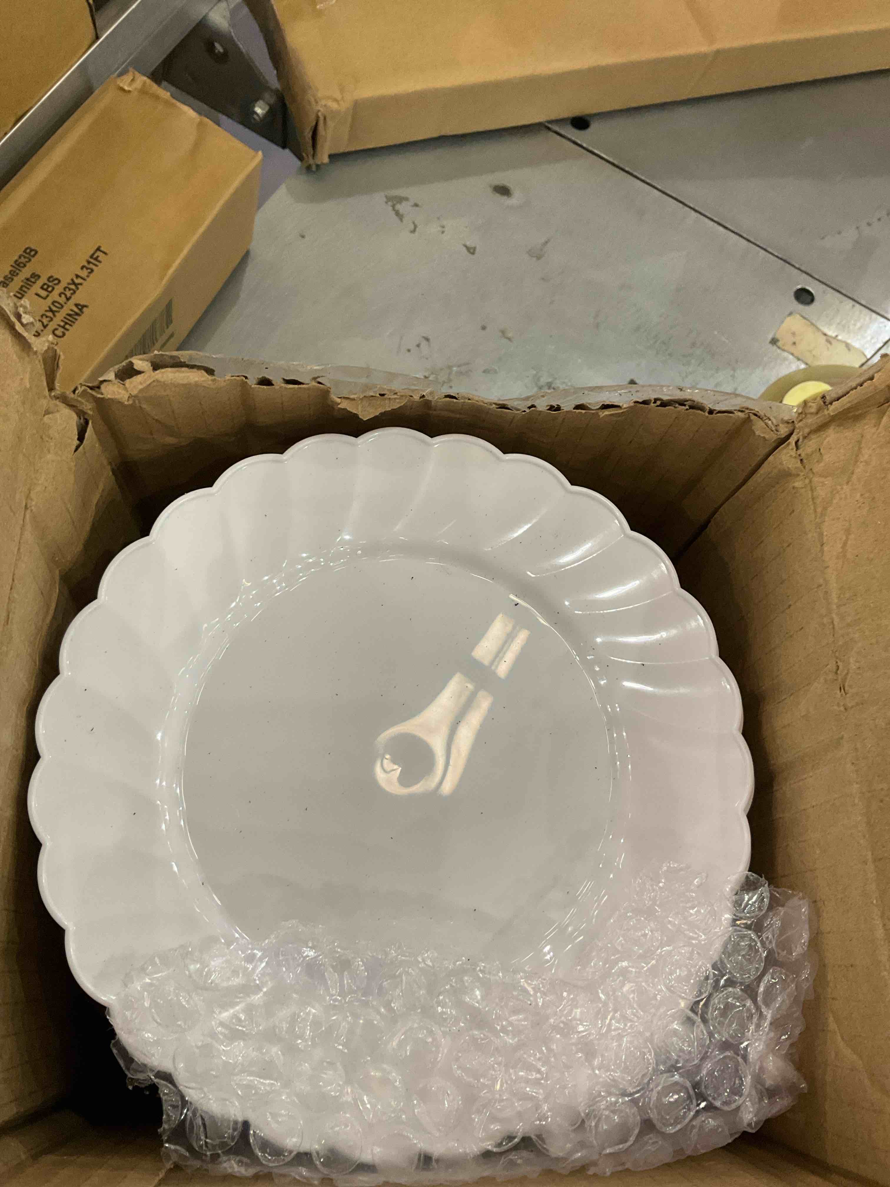 https://s3.amazonaws.com/lotting-images-prod/BargainHunt/EXS01243798_1709919859218.jpeg