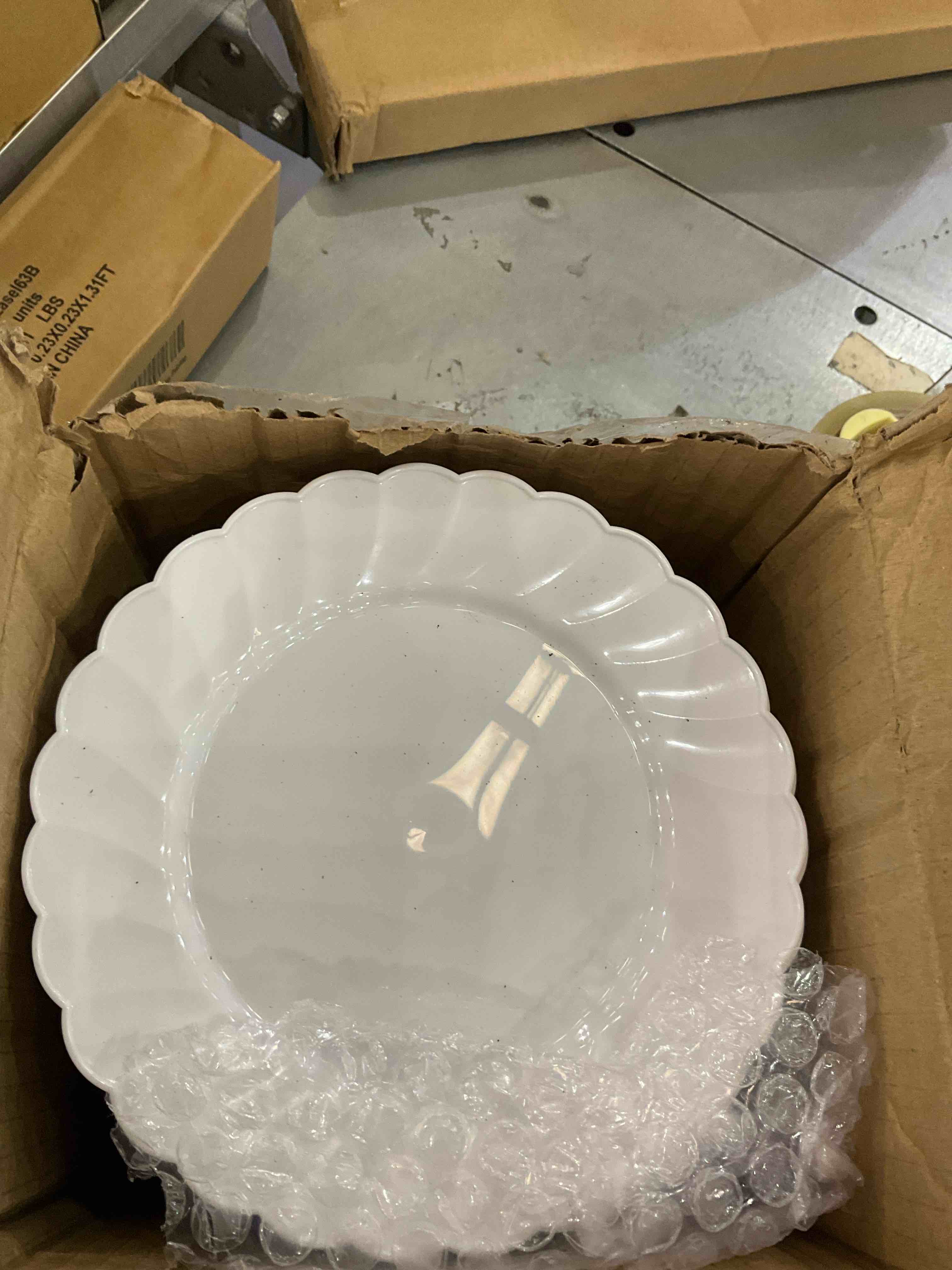 https://s3.amazonaws.com/lotting-images-prod/BargainHunt/EXS01243798_1709919860073.jpeg