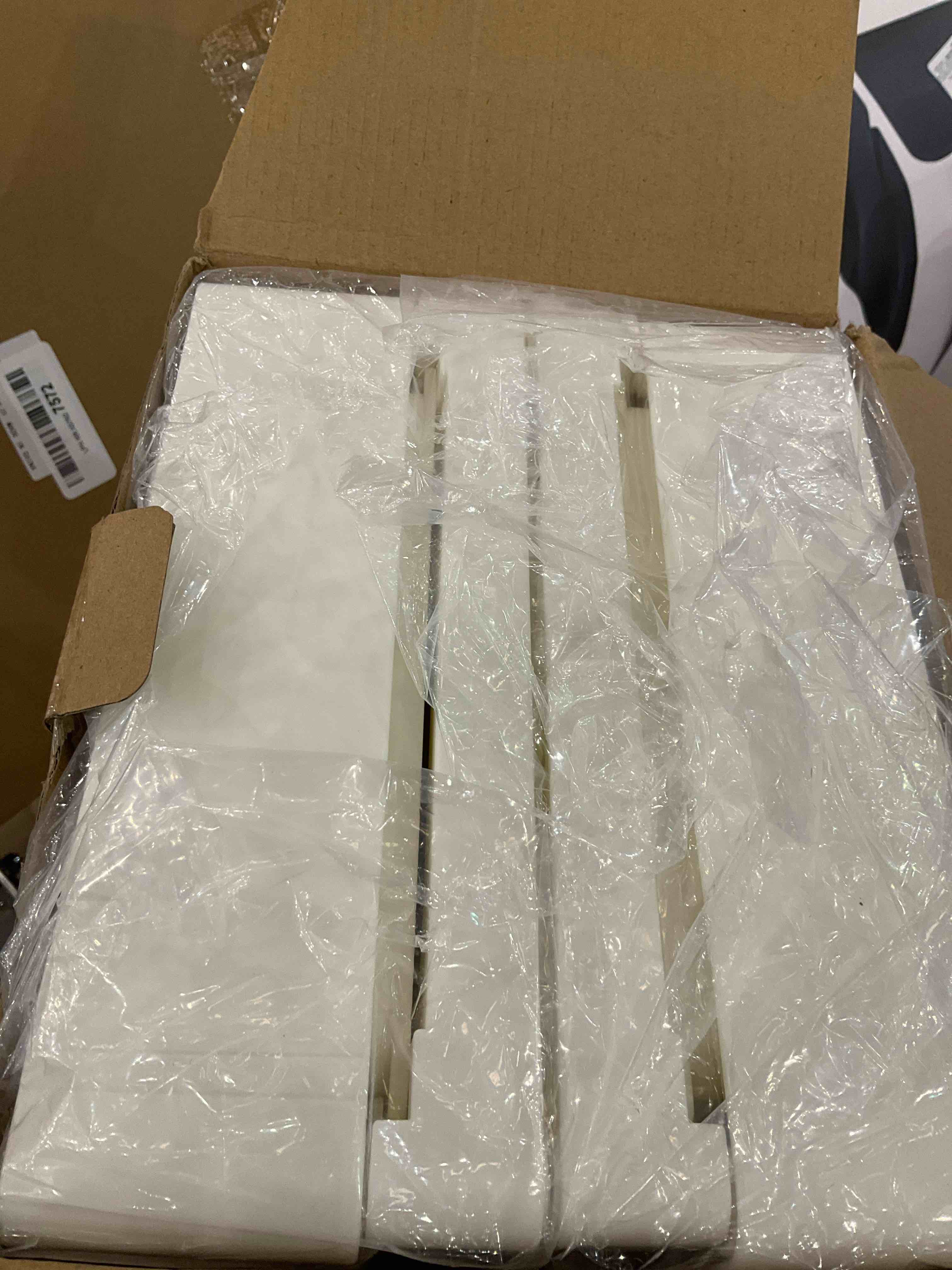 https://s3.amazonaws.com/lotting-images-prod/BargainHunt/EXS01243814_1709921931561.jpeg