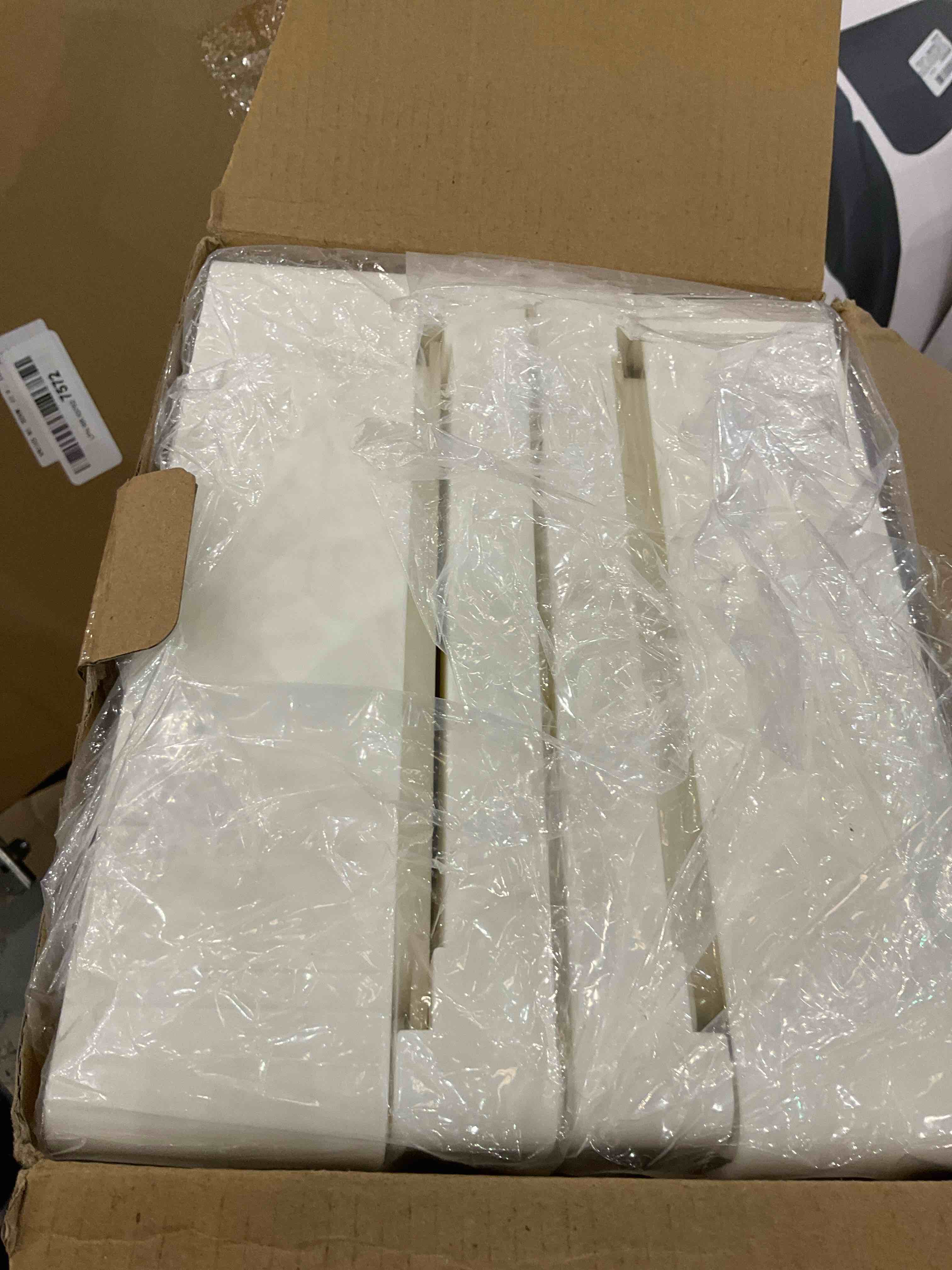 https://s3.amazonaws.com/lotting-images-prod/BargainHunt/EXS01243814_1709921933989.jpeg