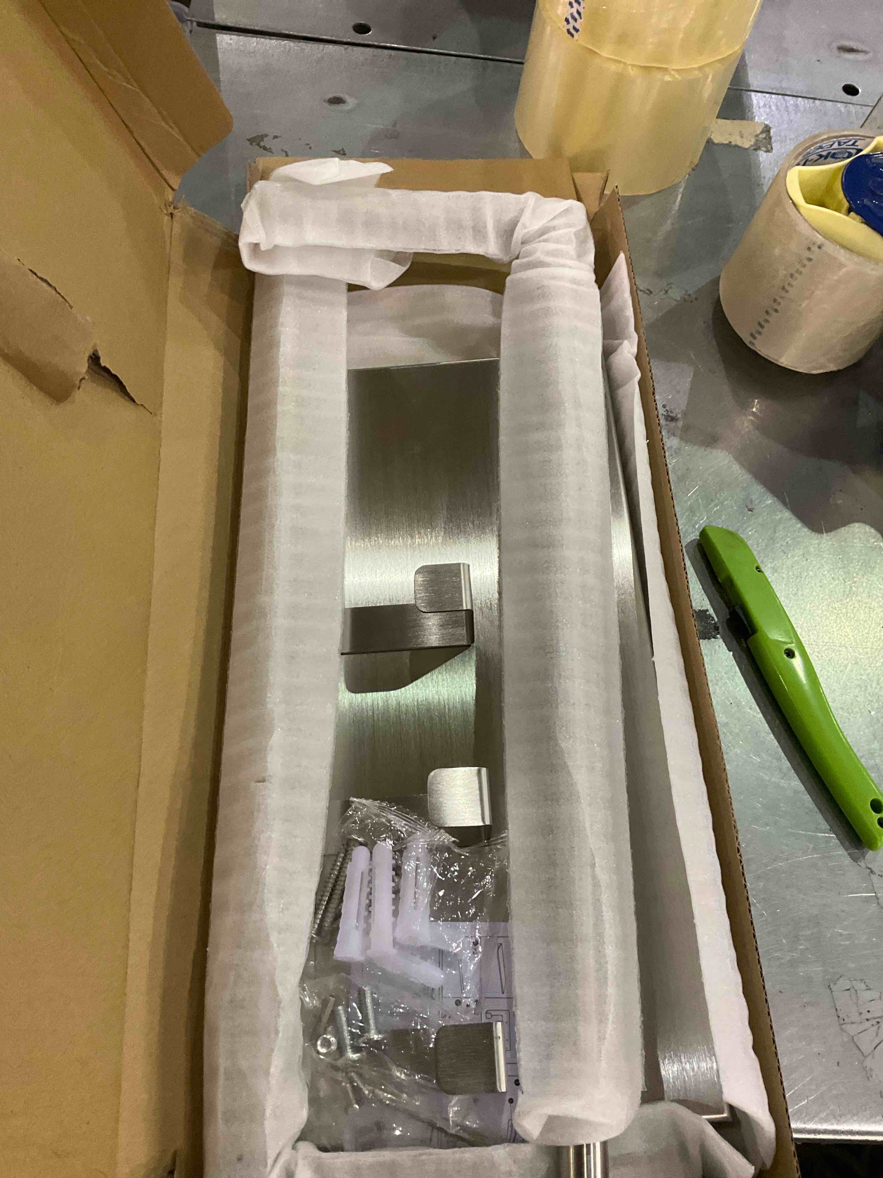 https://s3.amazonaws.com/lotting-images-prod/BargainHunt/EXS01243858_1710156591327.jpeg