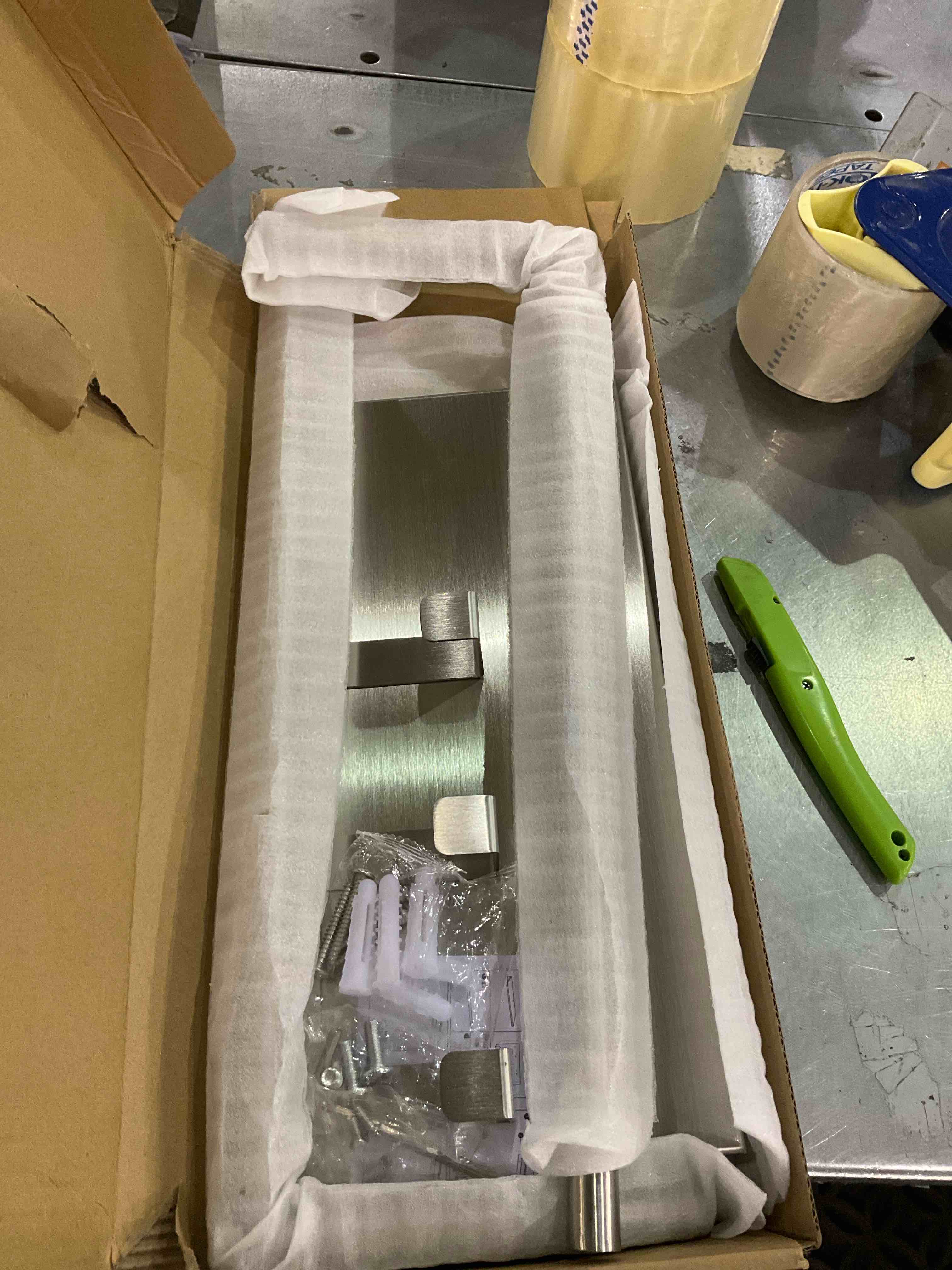 https://s3.amazonaws.com/lotting-images-prod/BargainHunt/EXS01243858_1710156592581.jpeg