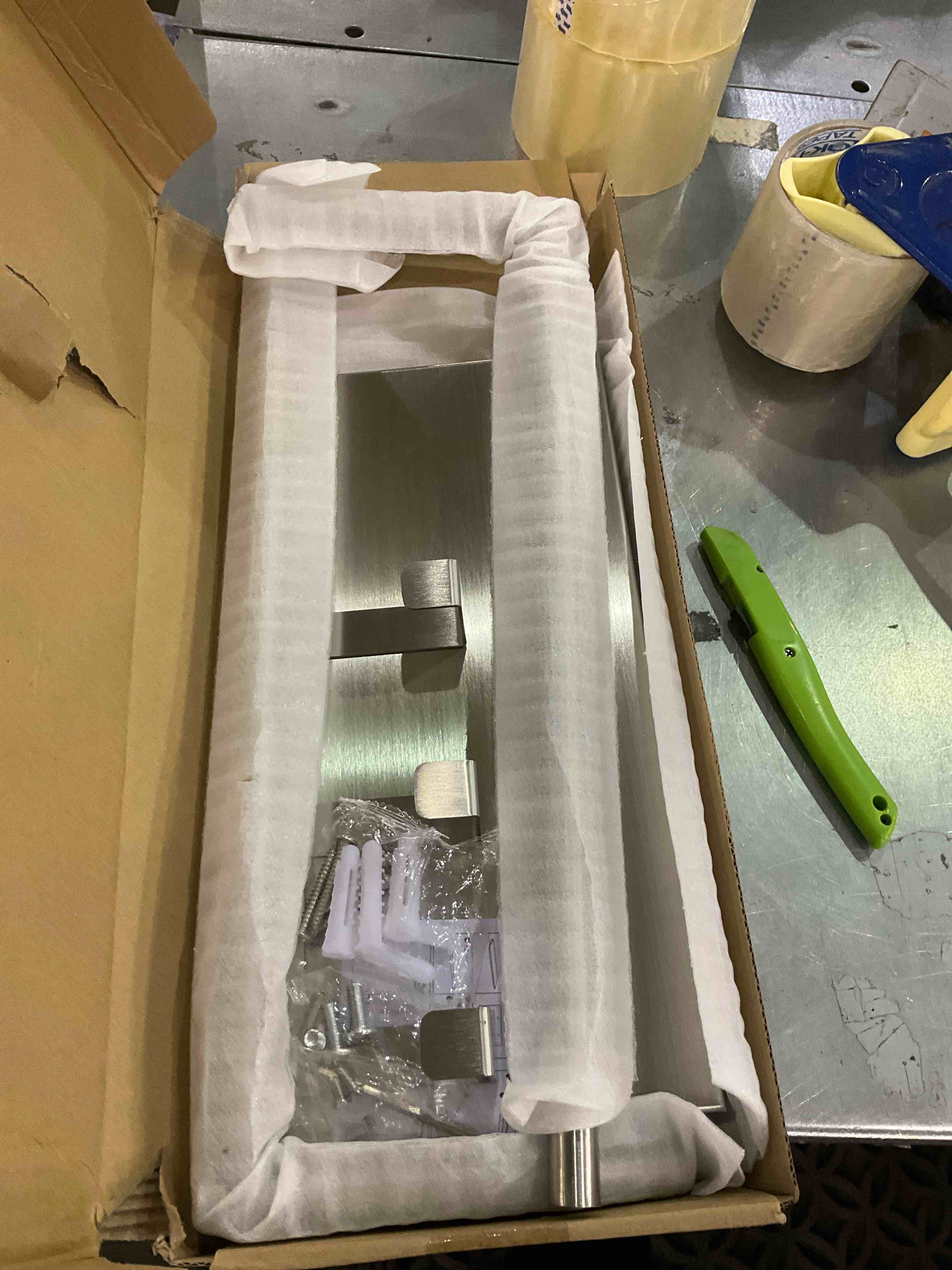 https://s3.amazonaws.com/lotting-images-prod/BargainHunt/EXS01243858_1710156594044.jpeg