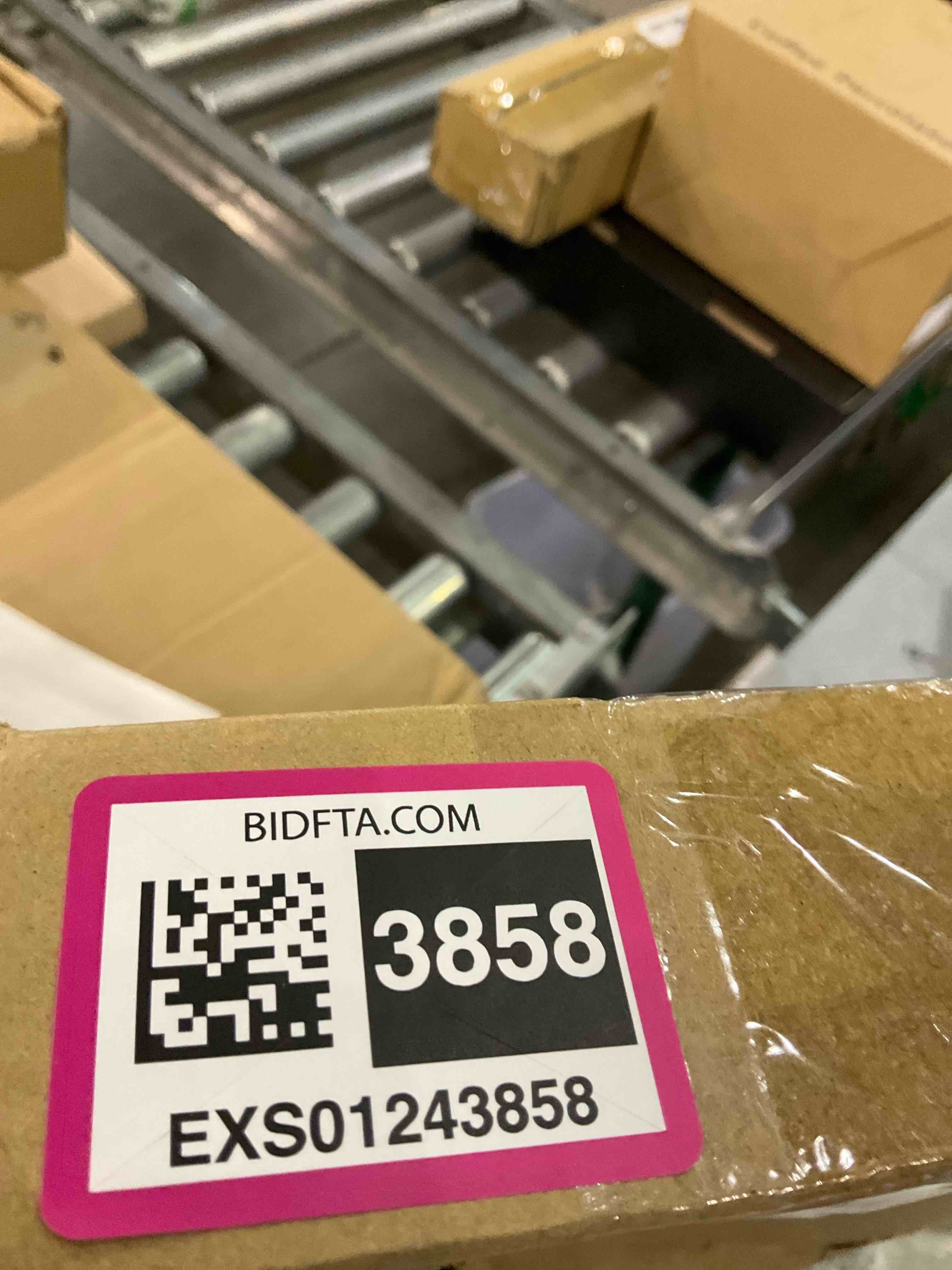 https://s3.amazonaws.com/lotting-images-prod/BargainHunt/EXS01243858_1710156635907.jpeg