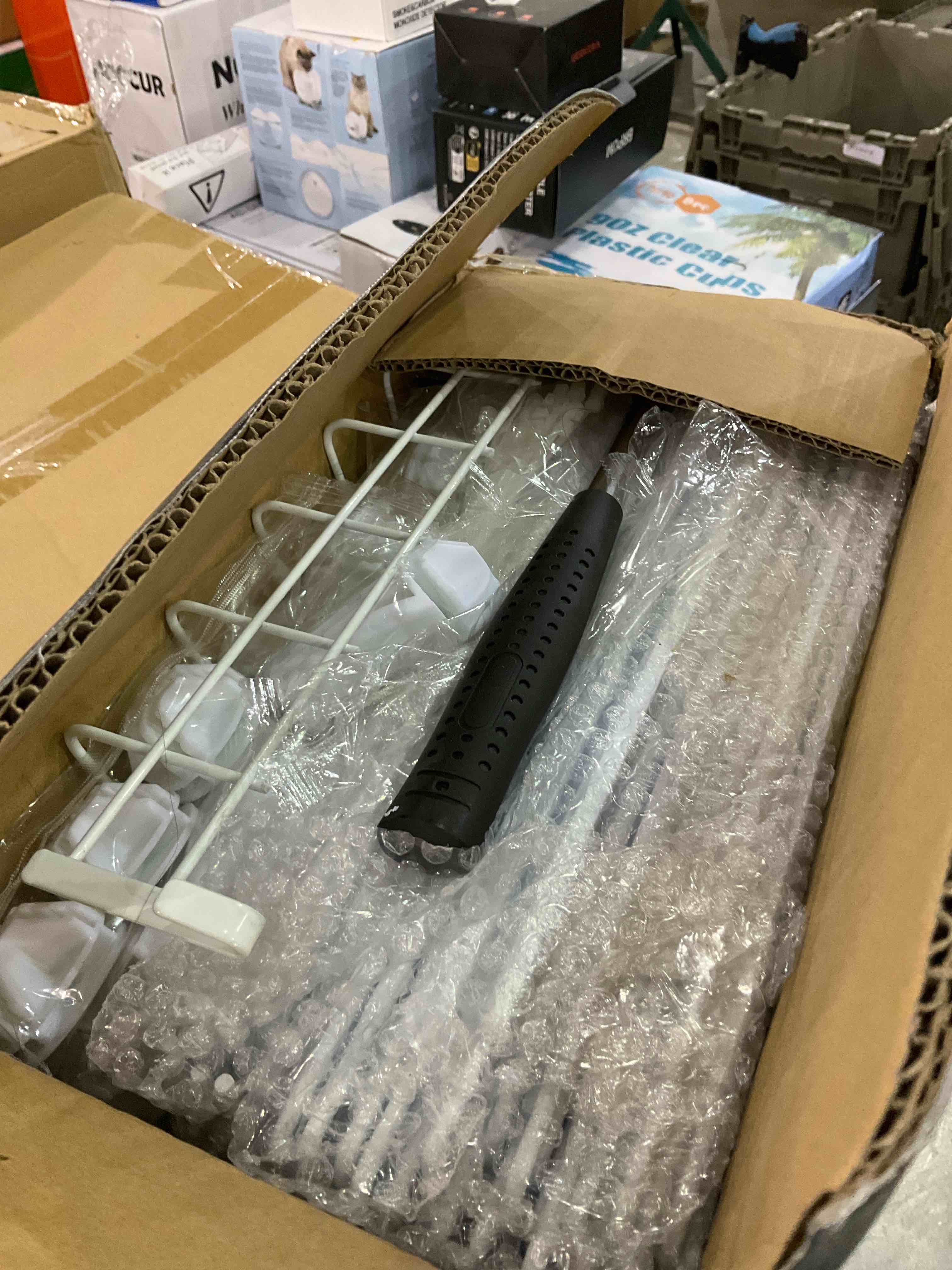 https://s3.amazonaws.com/lotting-images-prod/BargainHunt/EXS01243868_1710157941993.jpeg