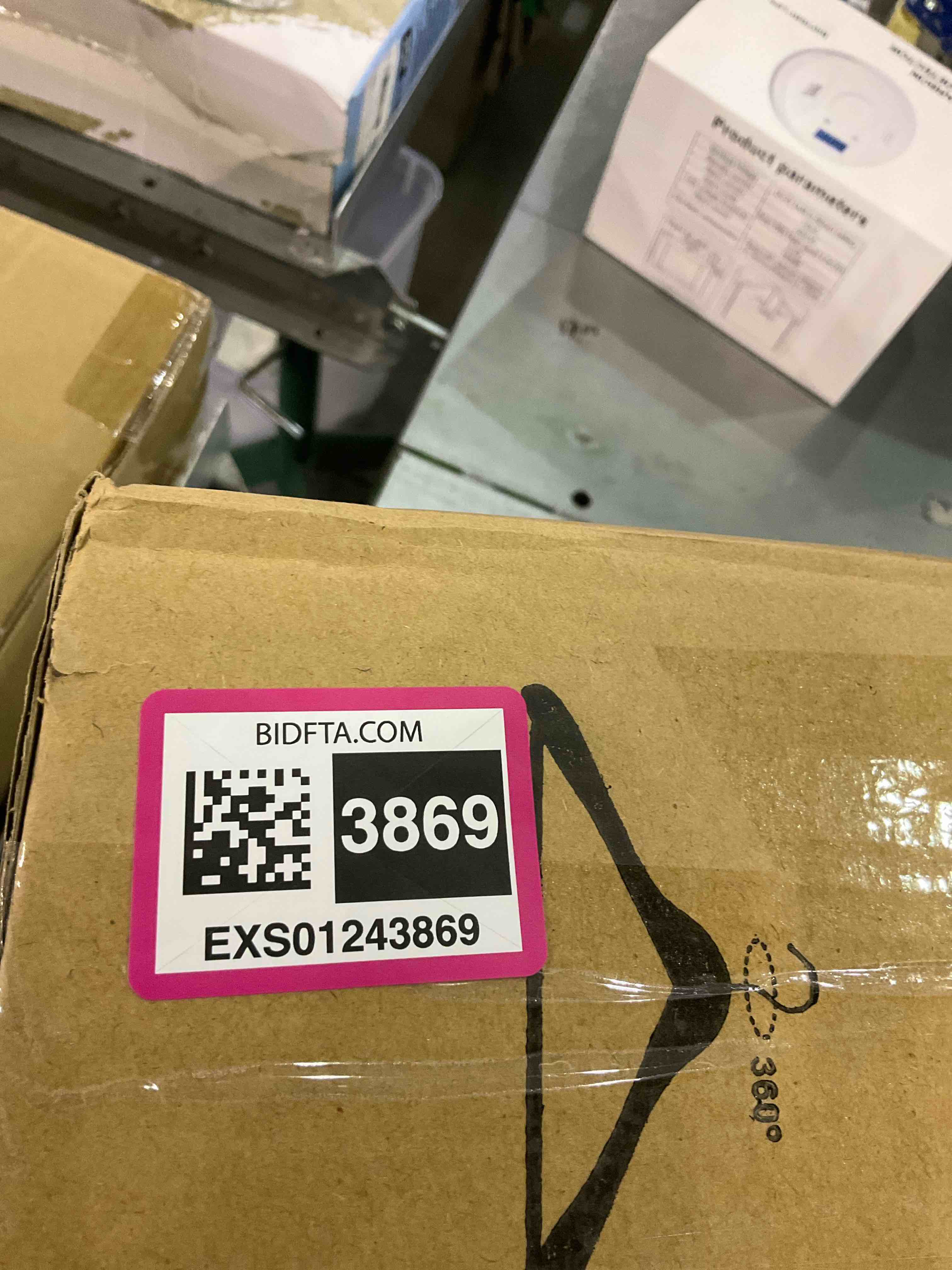 https://s3.amazonaws.com/lotting-images-prod/BargainHunt/EXS01243869_1710158055597.jpeg
