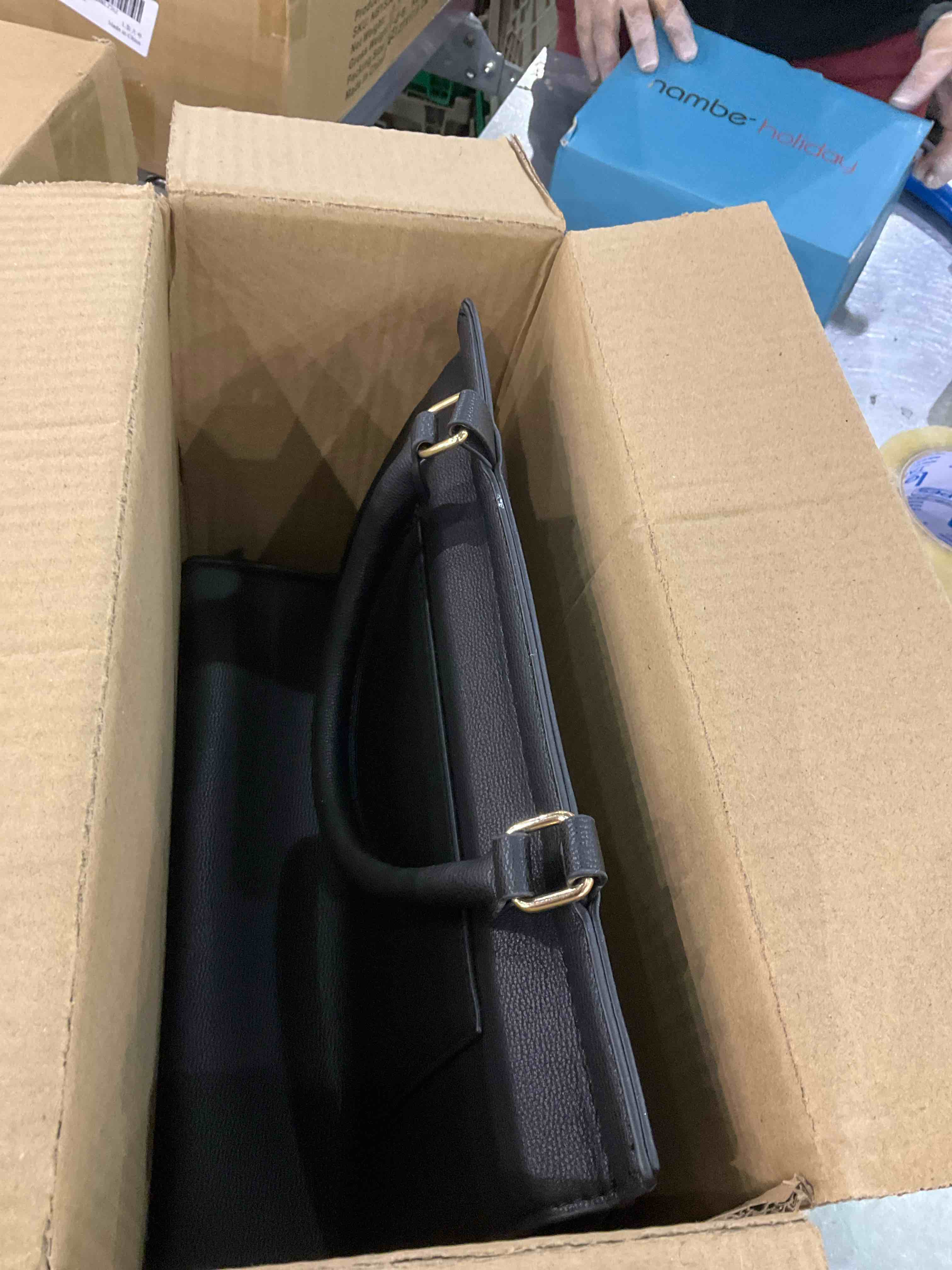 https://s3.amazonaws.com/lotting-images-prod/BargainHunt/EXS01243883_1710159341400.jpeg