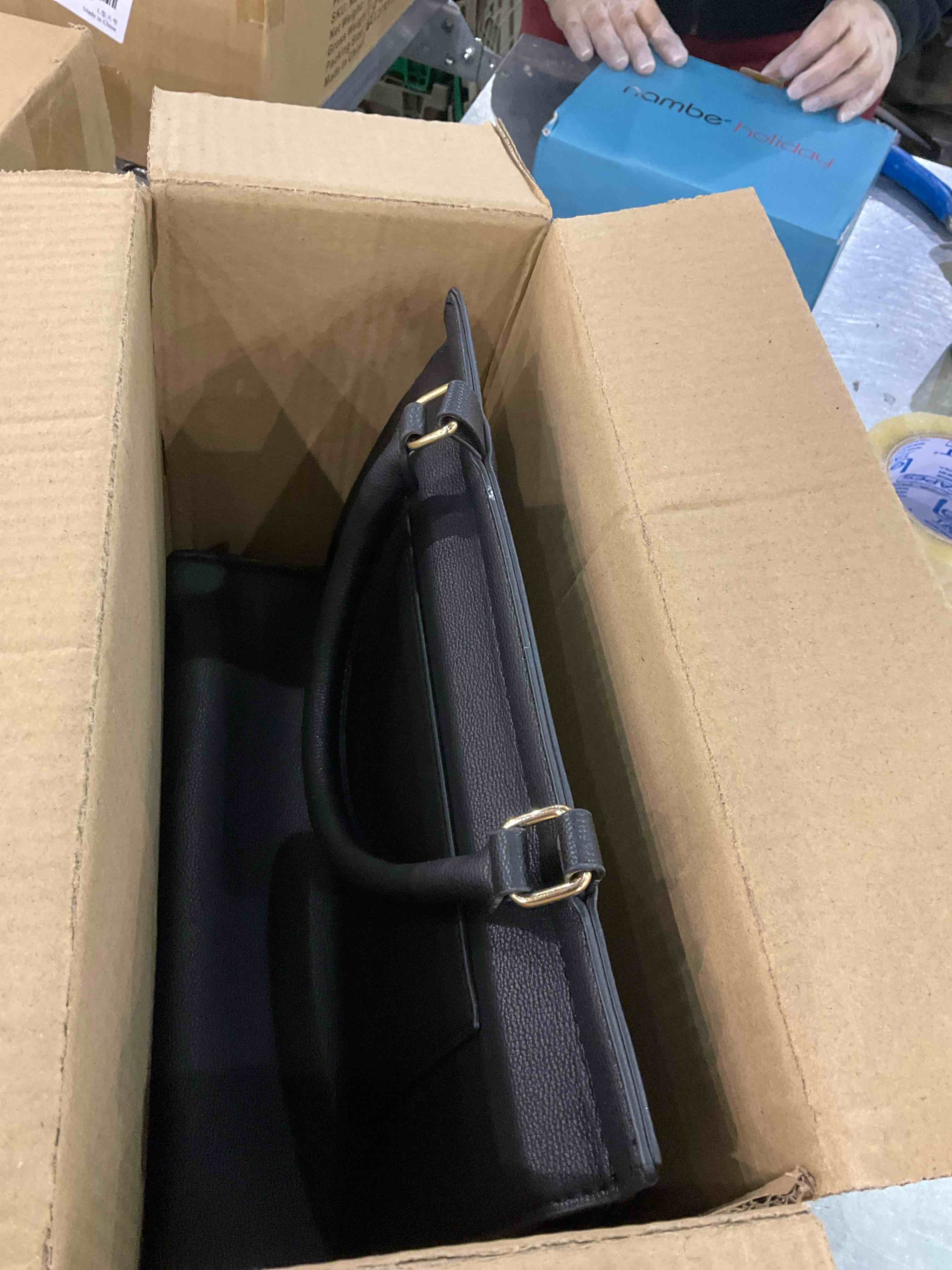 https://s3.amazonaws.com/lotting-images-prod/BargainHunt/EXS01243883_1710159342521.jpeg