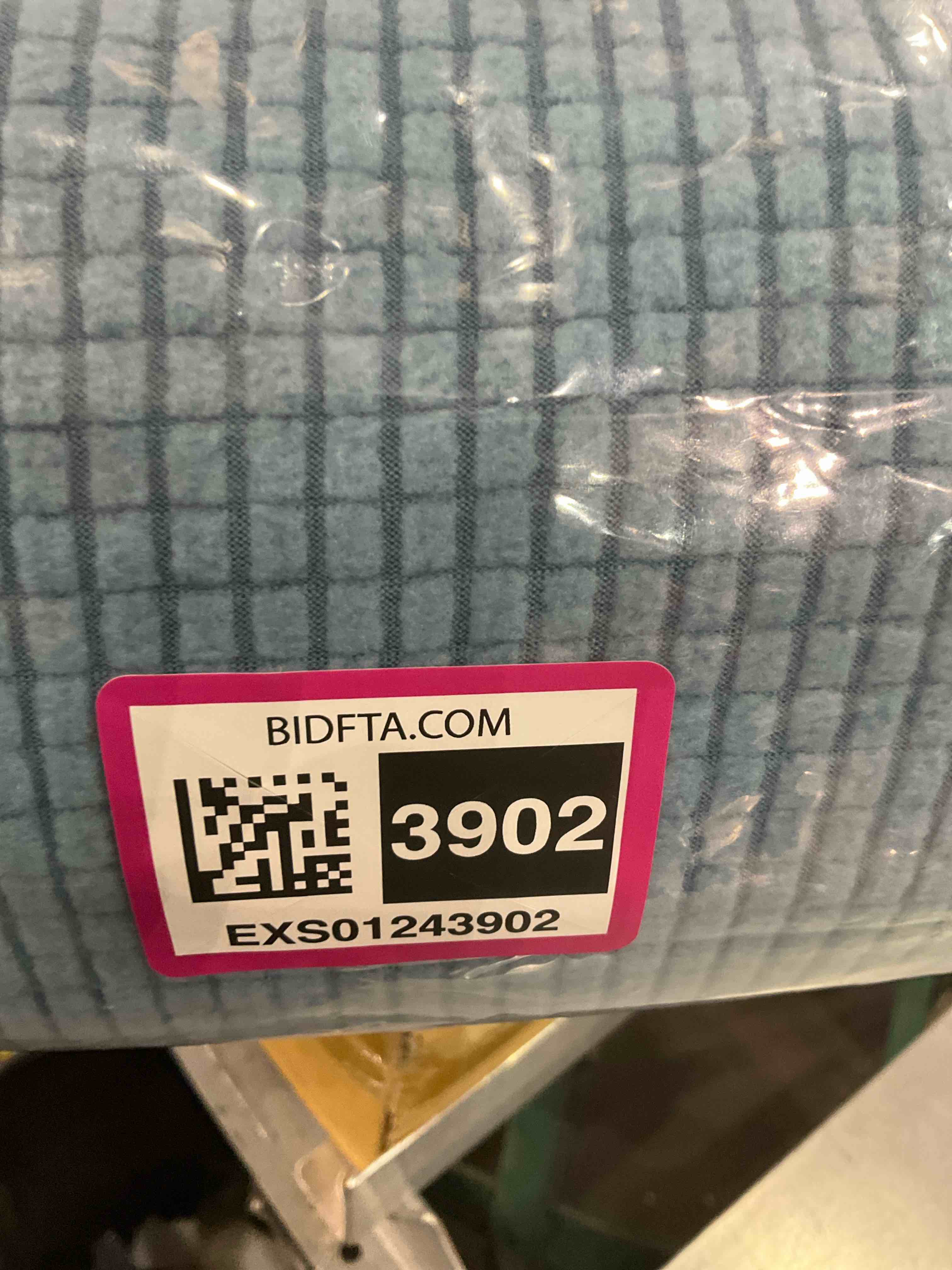 https://s3.amazonaws.com/lotting-images-prod/BargainHunt/EXS01243902_1710161153132.jpeg