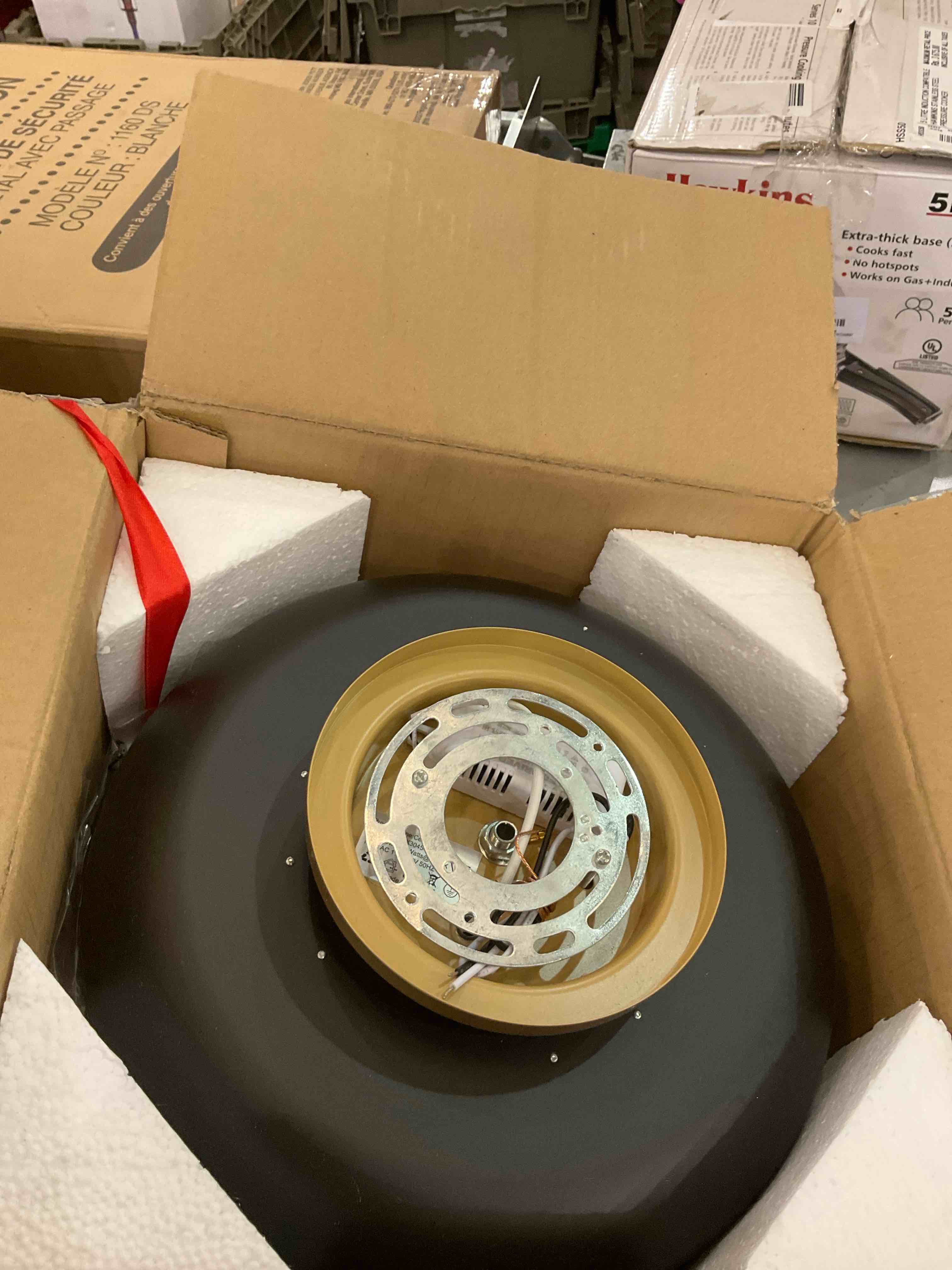 https://s3.amazonaws.com/lotting-images-prod/BargainHunt/EXS01243980_1710172265768.jpeg