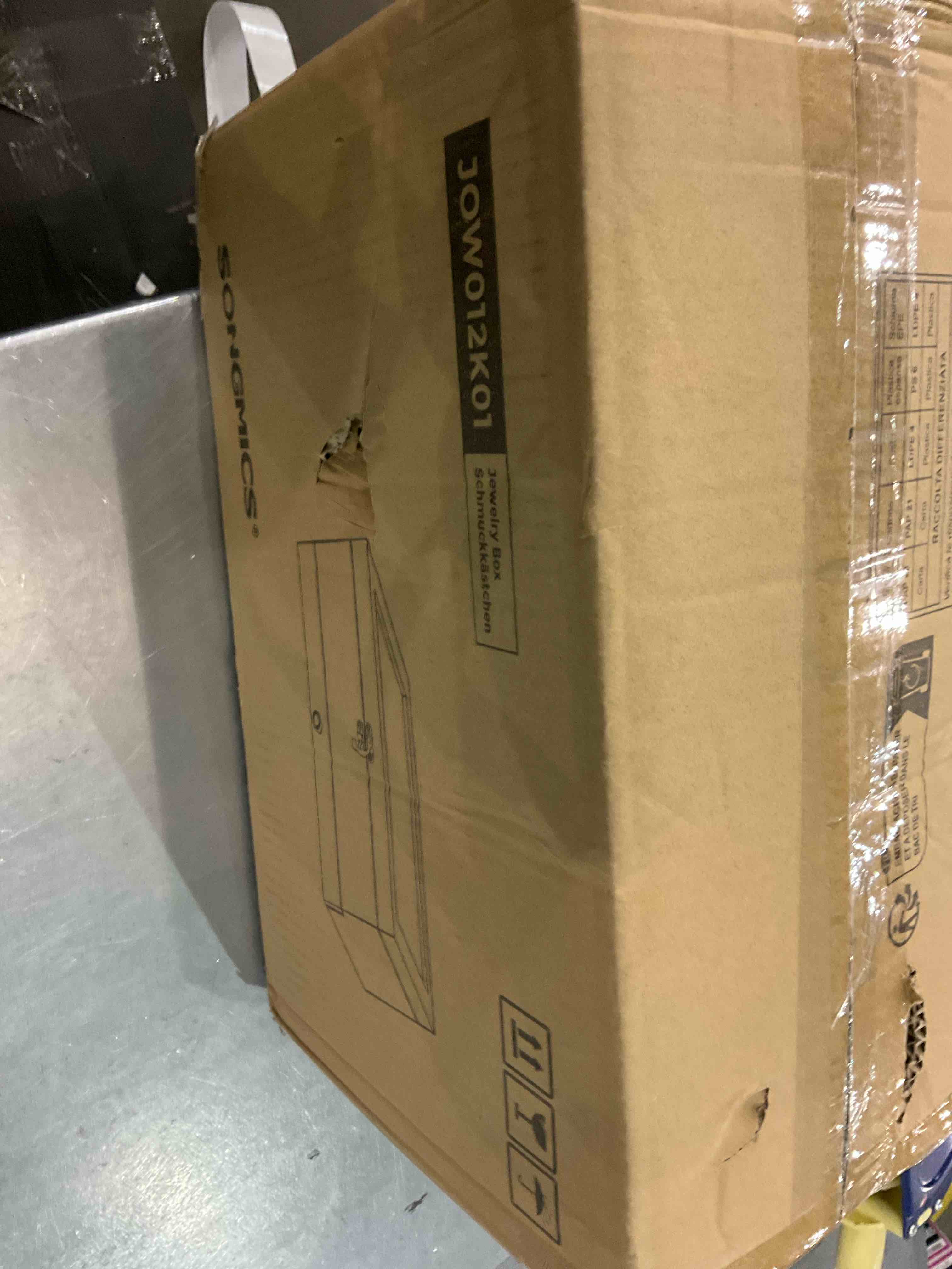 https://s3.amazonaws.com/lotting-images-prod/BargainHunt/EXS01244922_1711628535628.jpeg