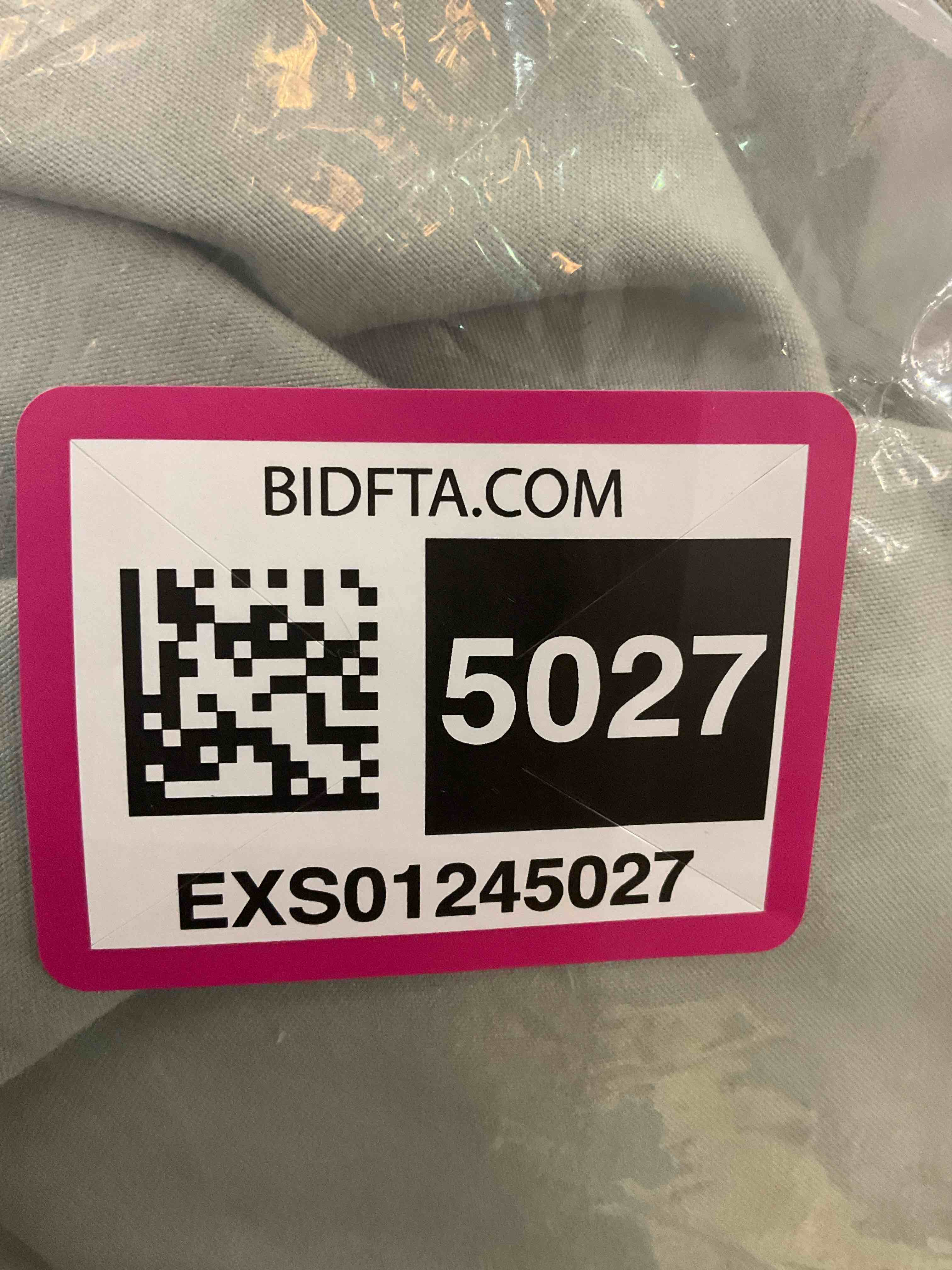 https://s3.amazonaws.com/lotting-images-prod/BargainHunt/EXS01245027_1710256778420.jpeg