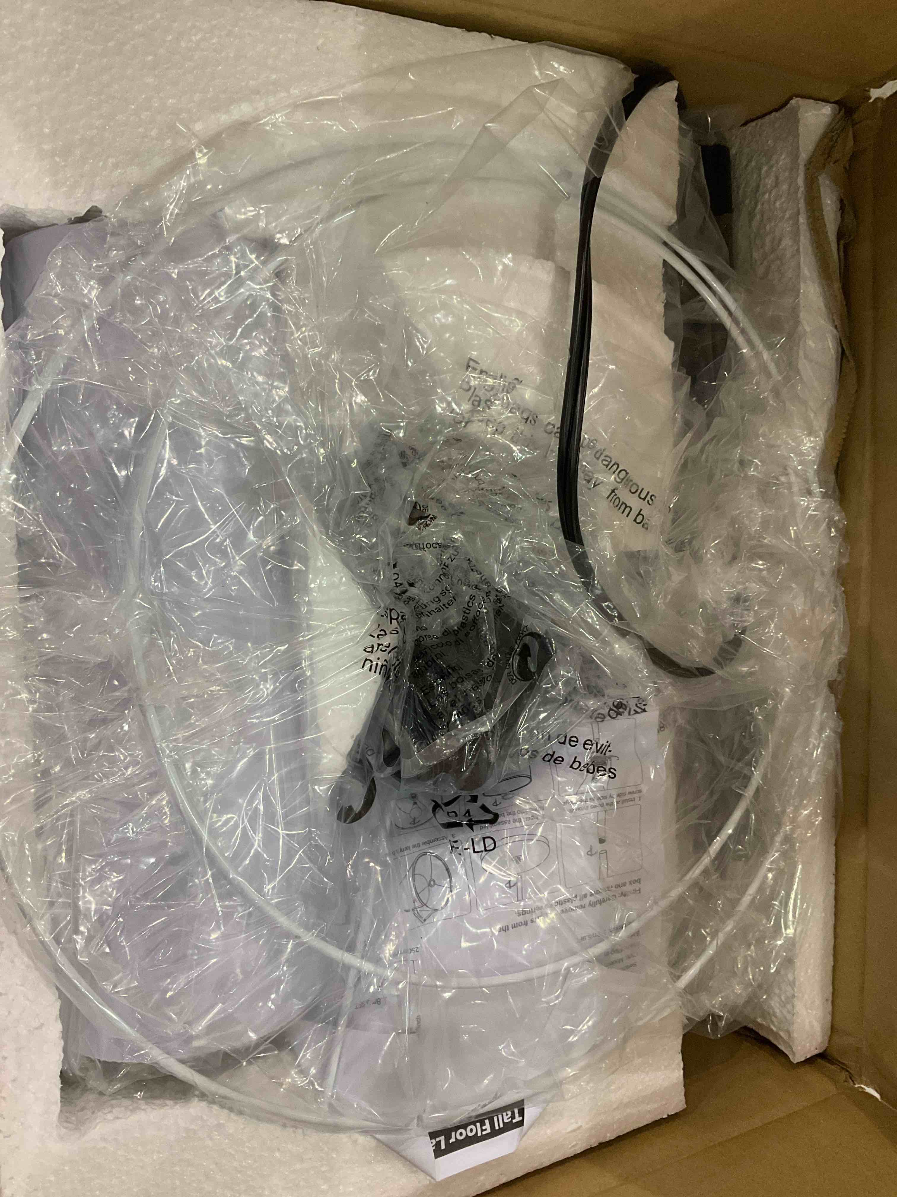 https://s3.amazonaws.com/lotting-images-prod/BargainHunt/EXS01245081_1710332386992.jpeg