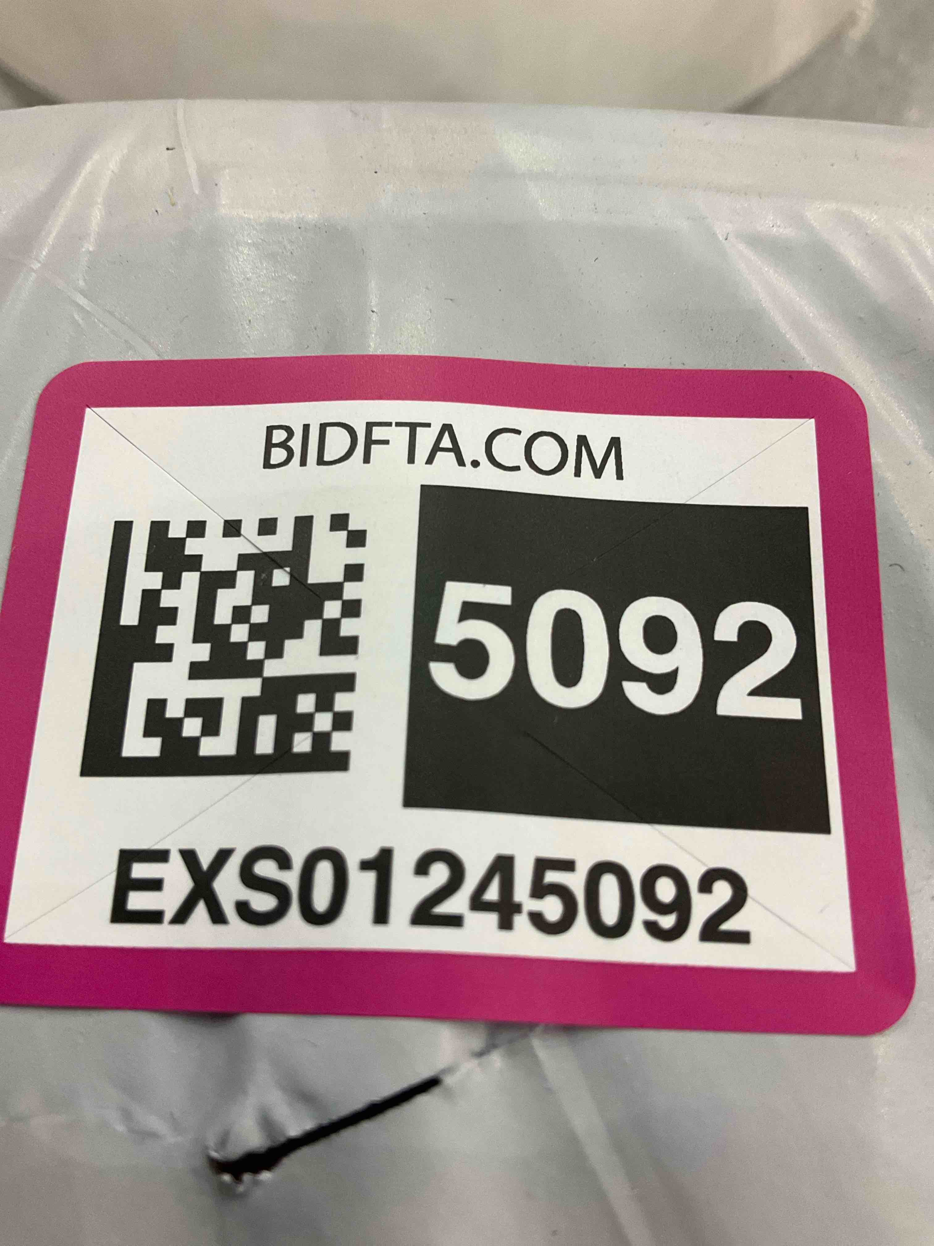 https://s3.amazonaws.com/lotting-images-prod/BargainHunt/EXS01245092_1710337551650.jpeg