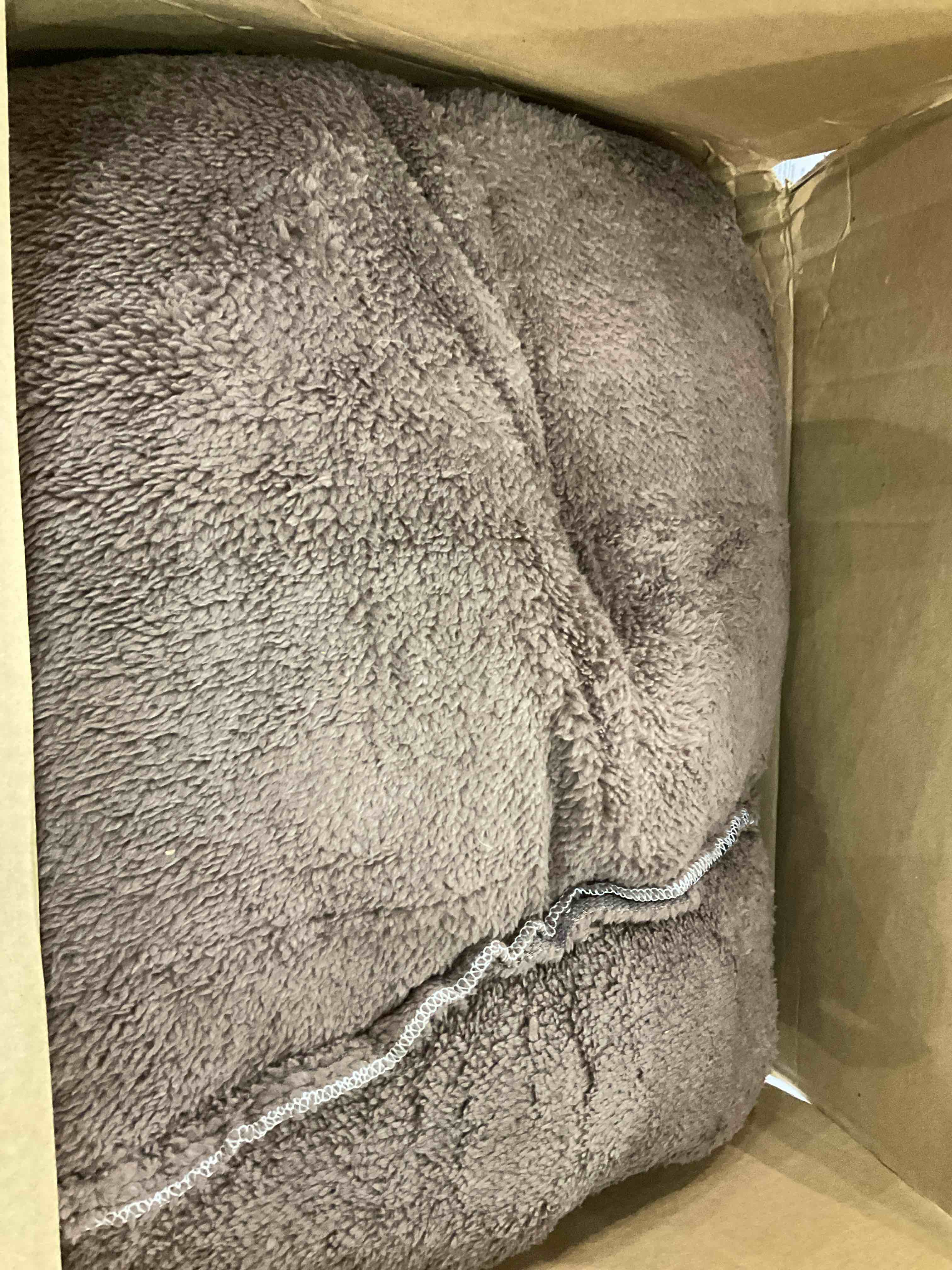 https://s3.amazonaws.com/lotting-images-prod/BargainHunt/EXS01245111_1710340979890.jpeg